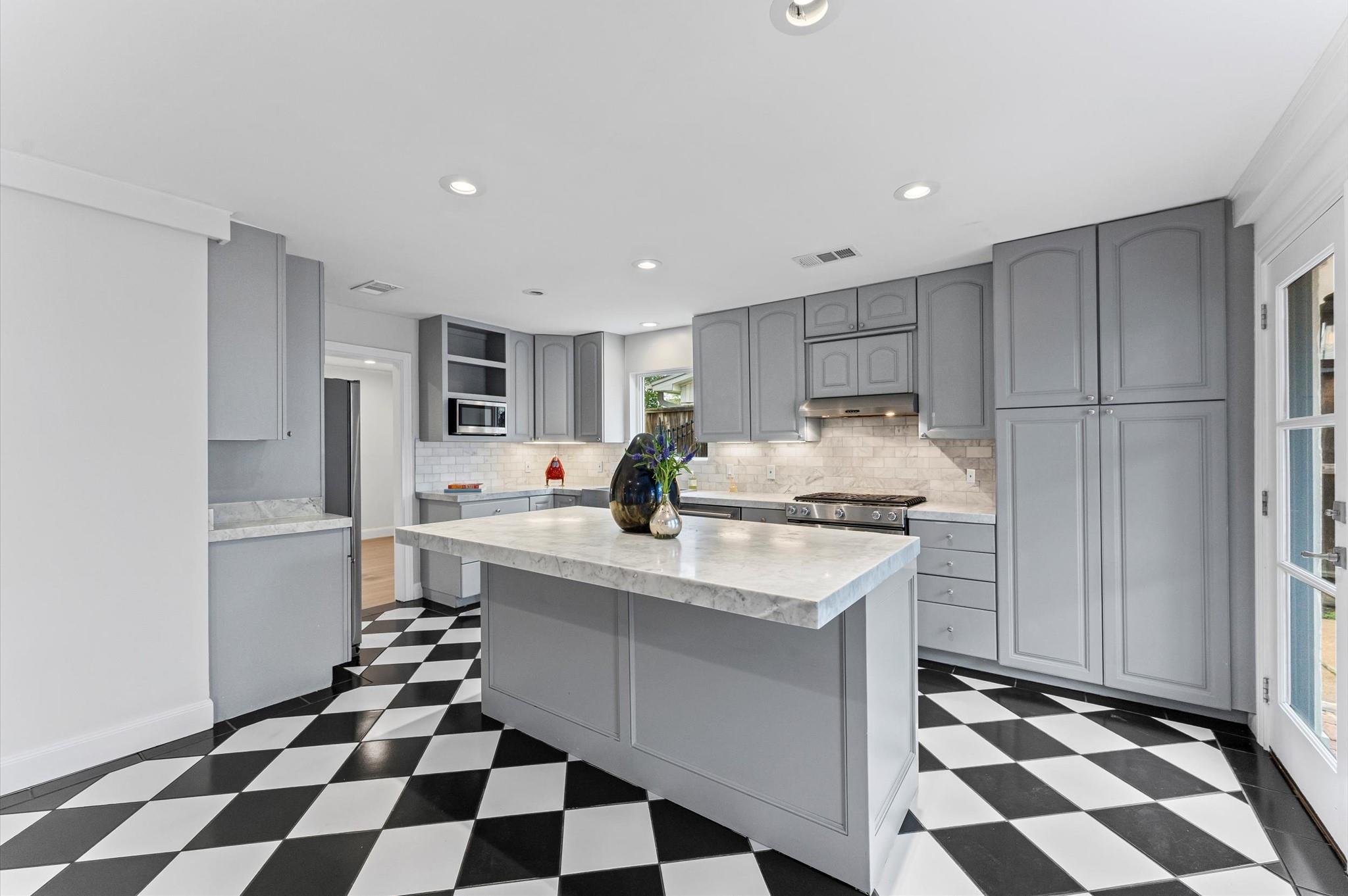 6158 Burgoyne Road