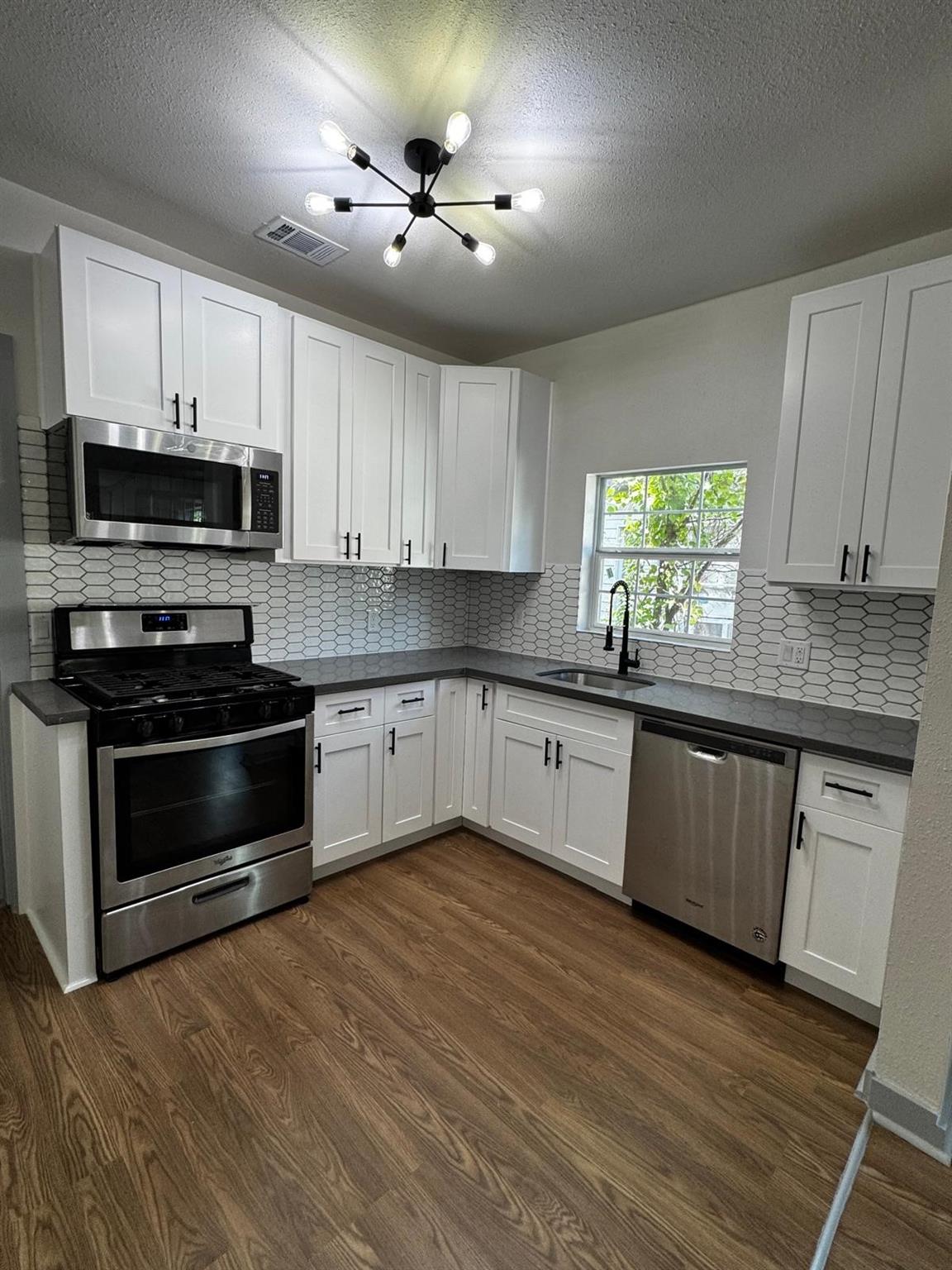 3401 Illinois Street