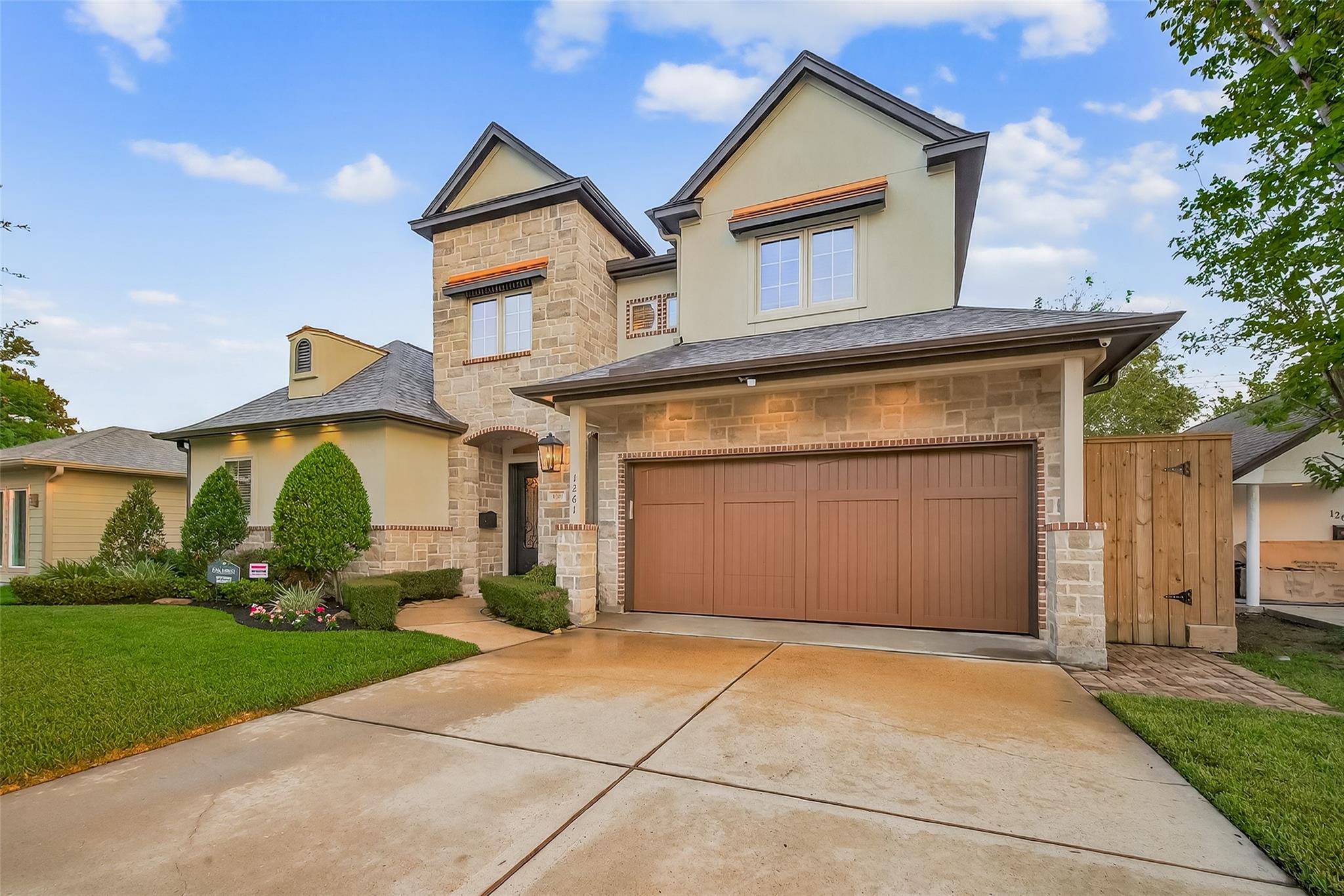 1261 Du Barry Lane