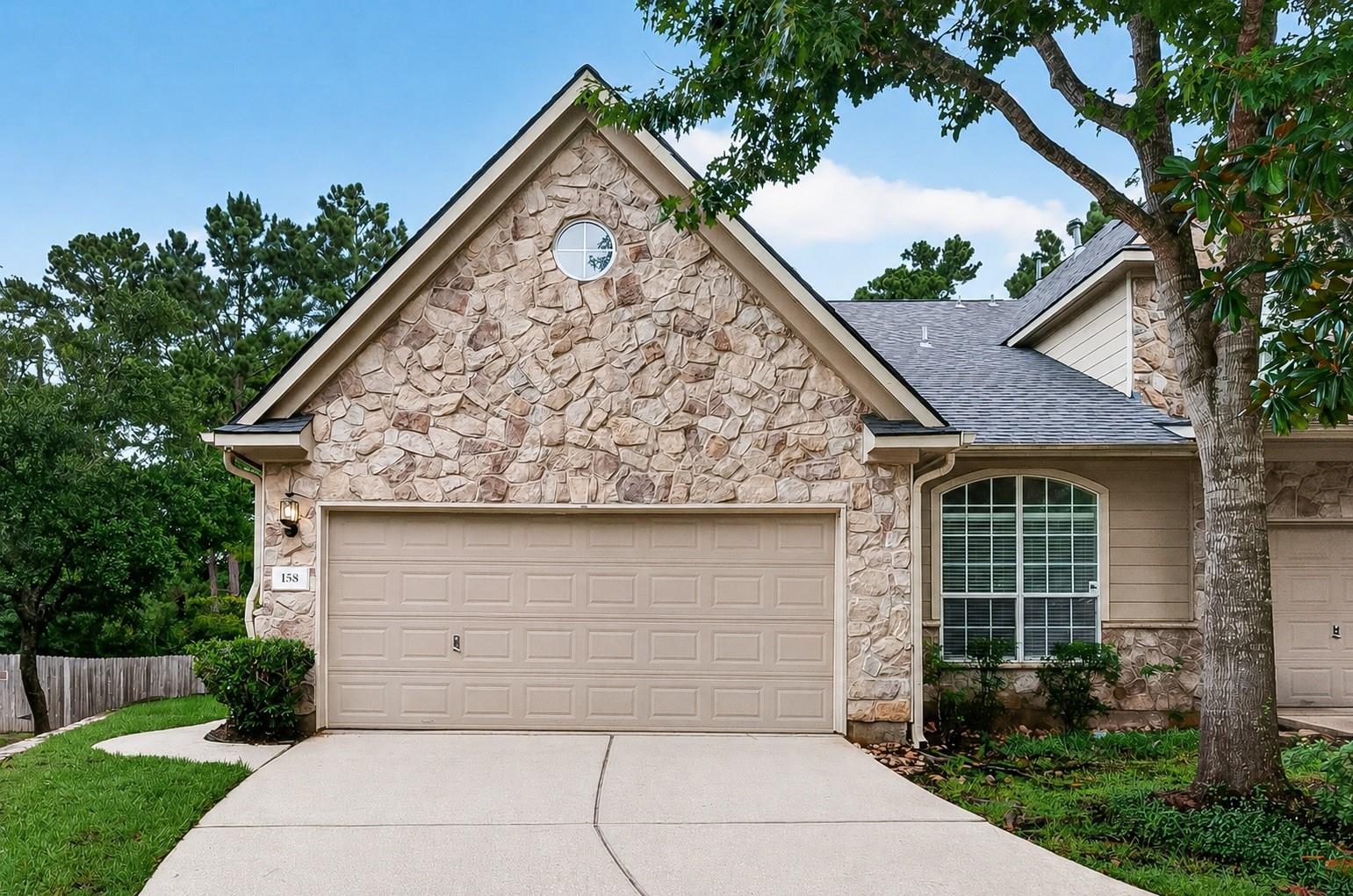 158 N Valley Oaks Circle