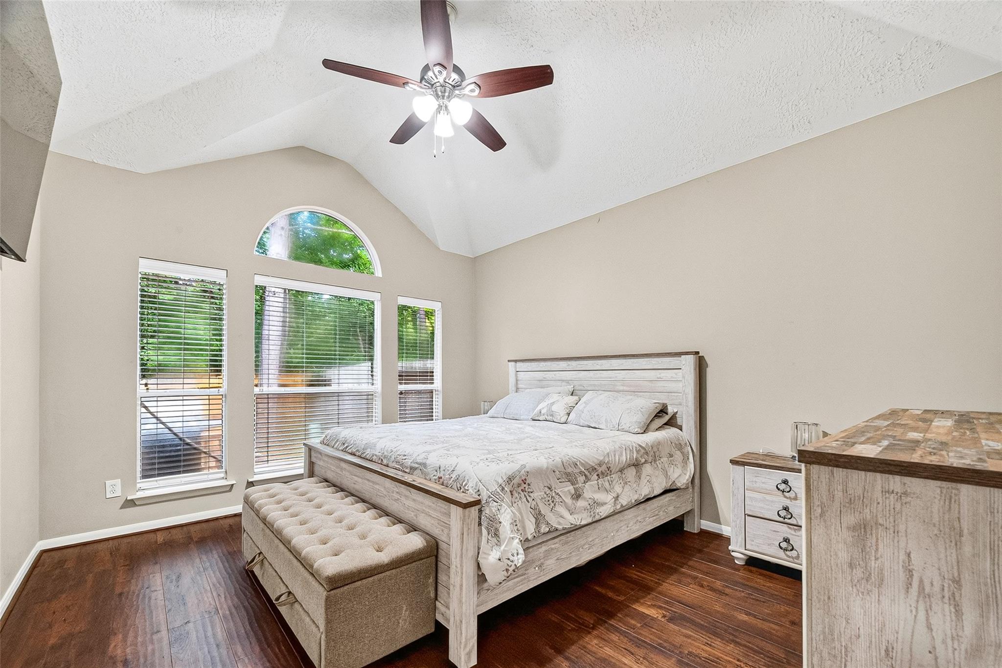 158 N Valley Oaks Circle