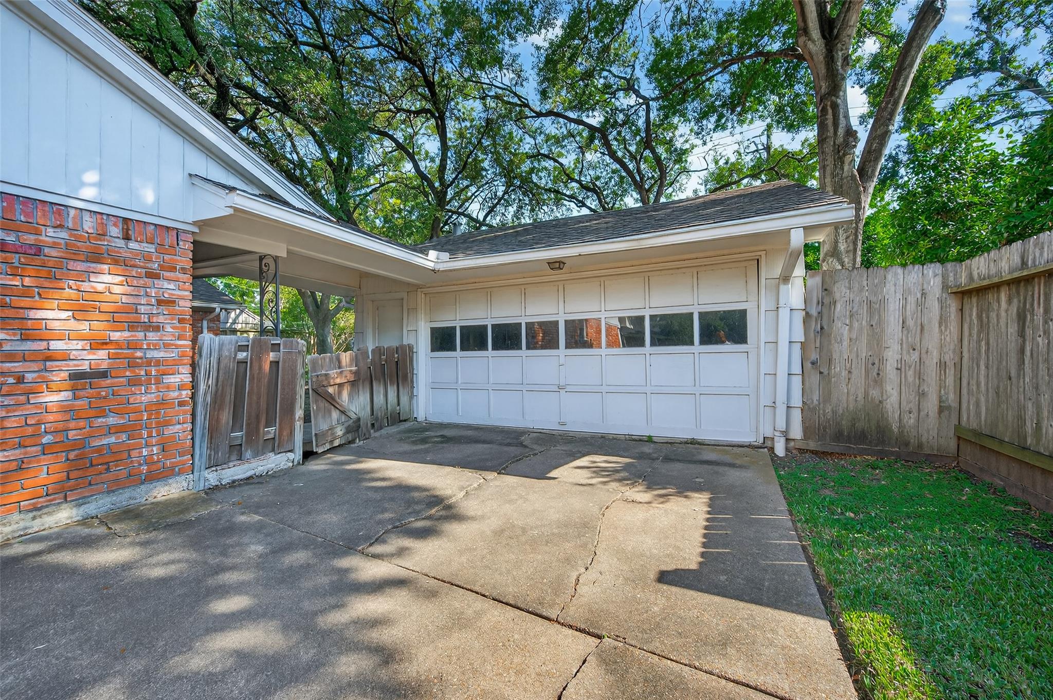 7811 Meadow Lake Lane