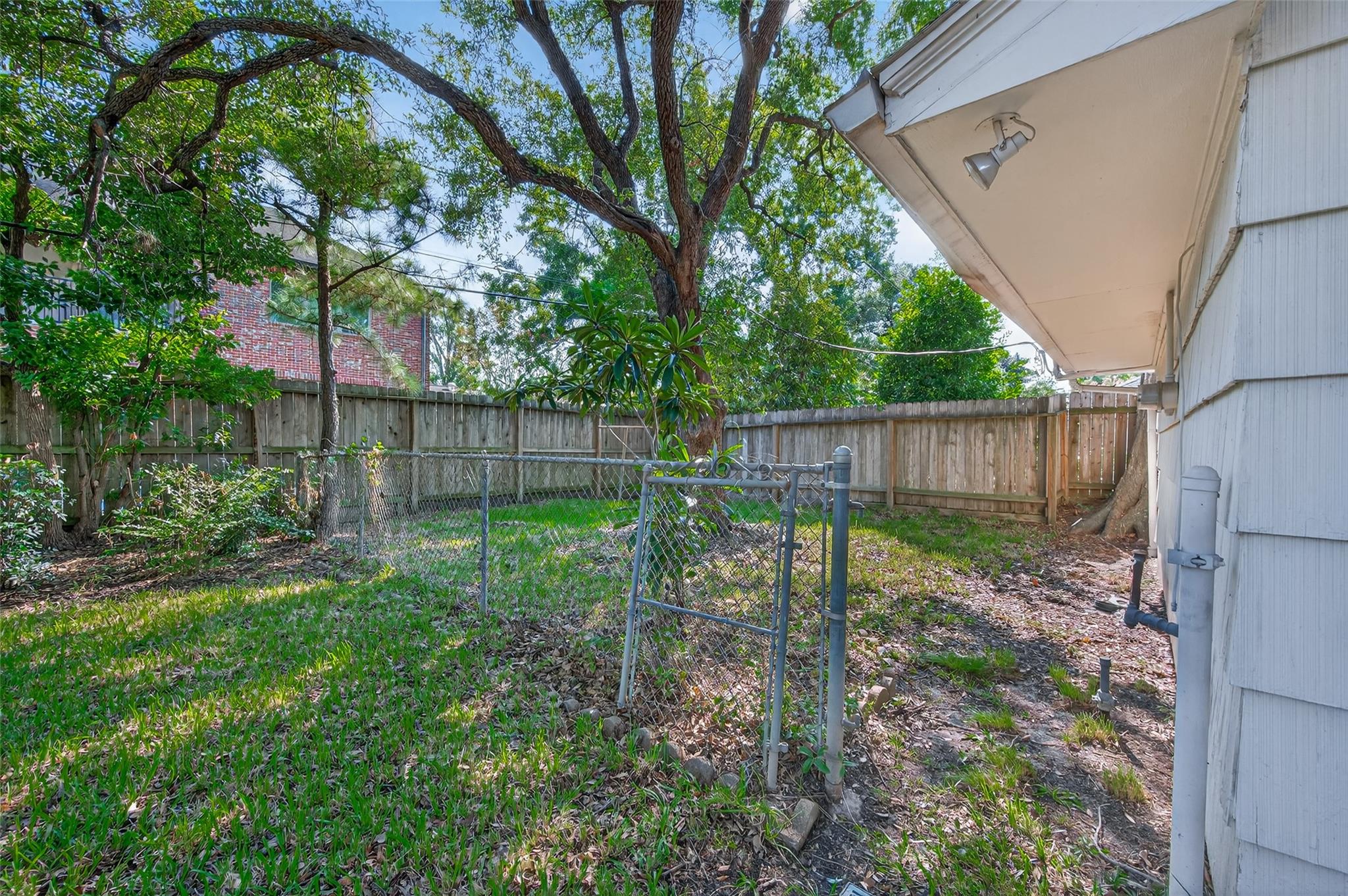 7811 Meadow Lake Lane