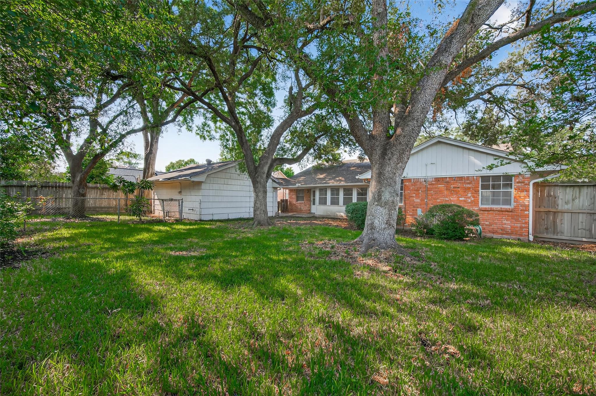 7811 Meadow Lake Lane
