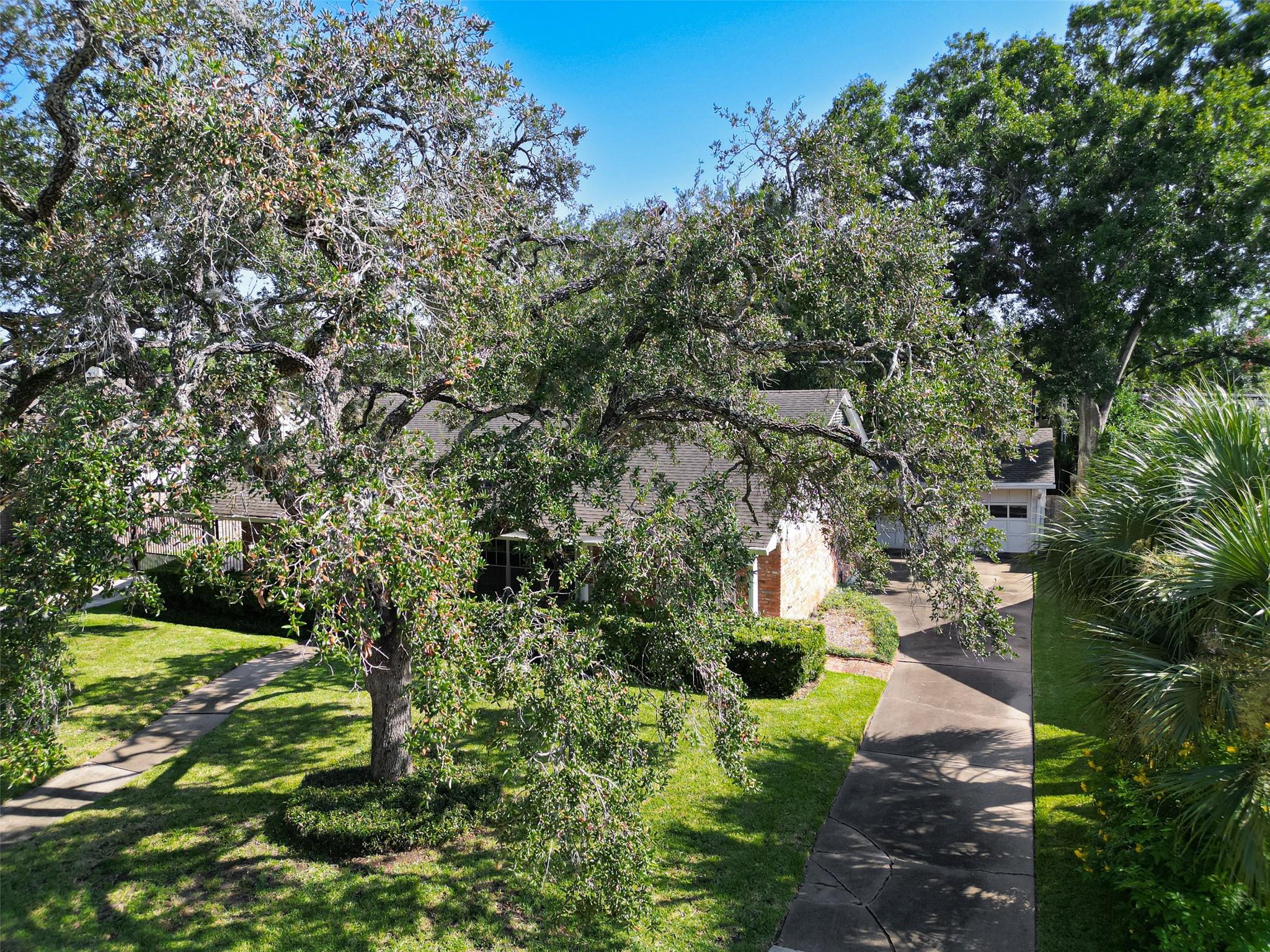 7811 Meadow Lake Lane