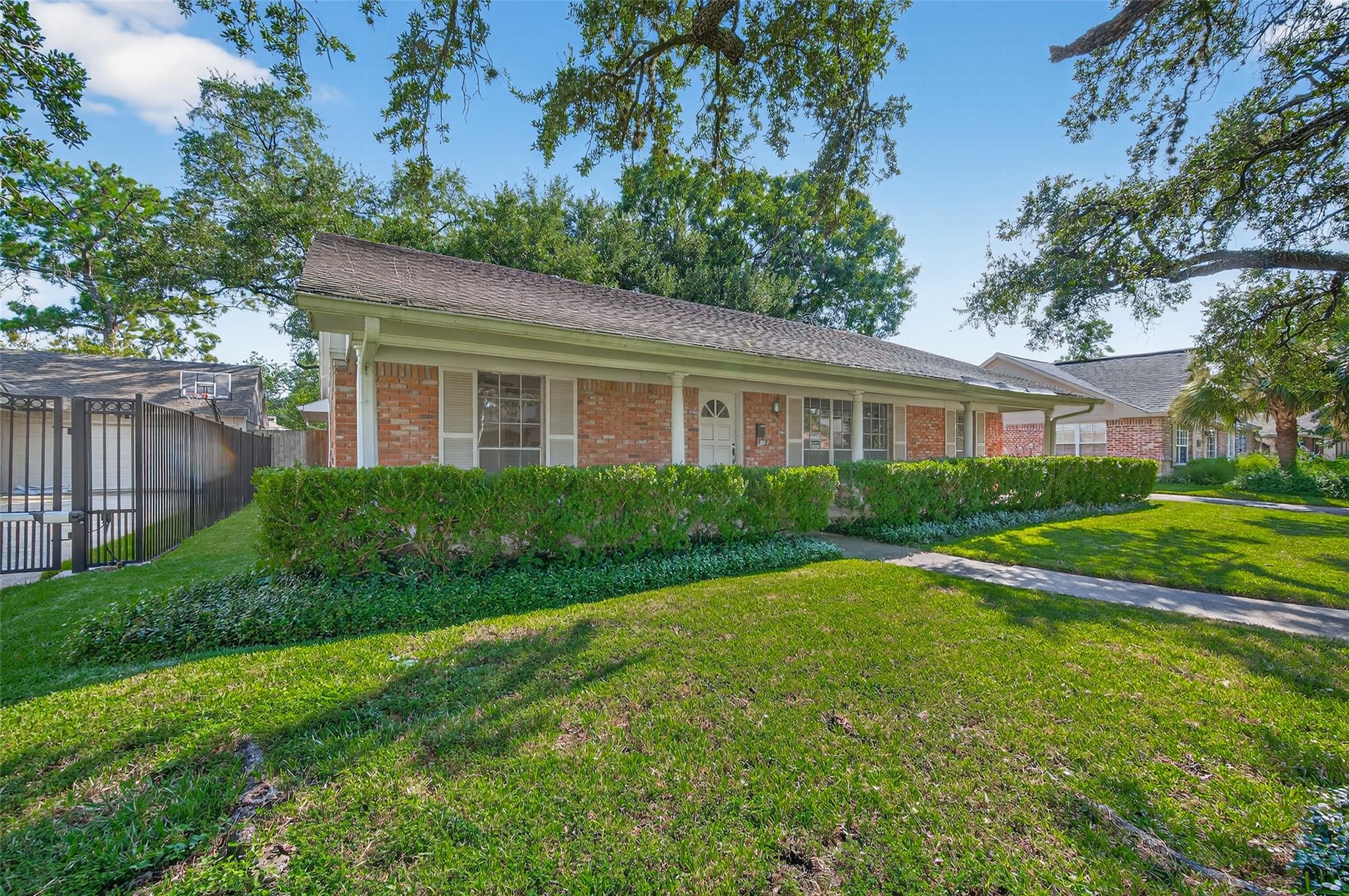 7811 Meadow Lake Lane