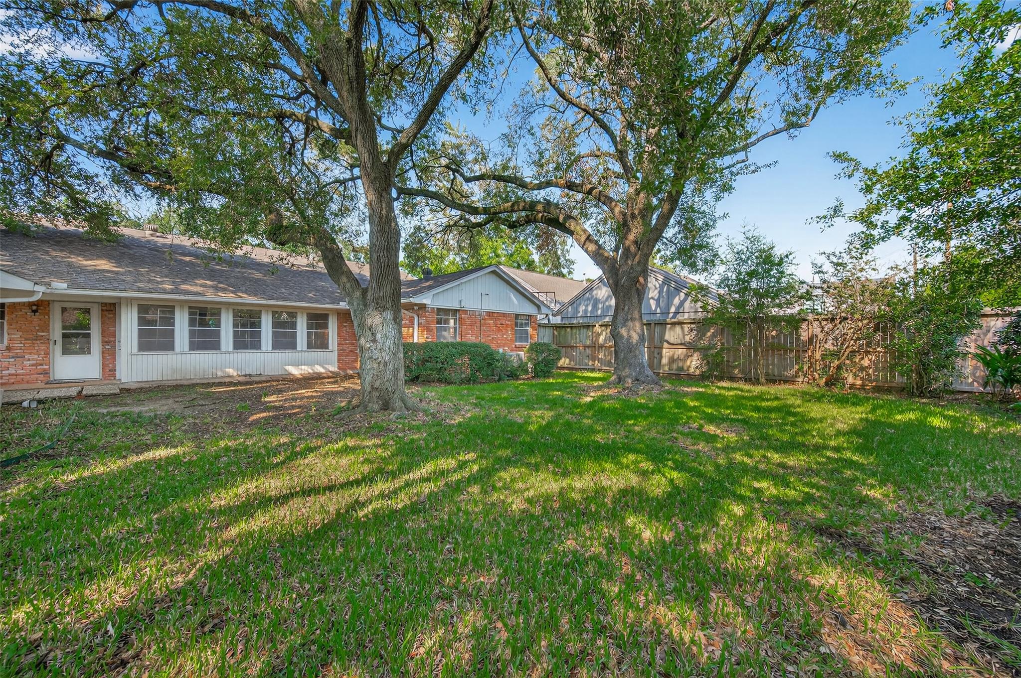 7811 Meadow Lake Lane