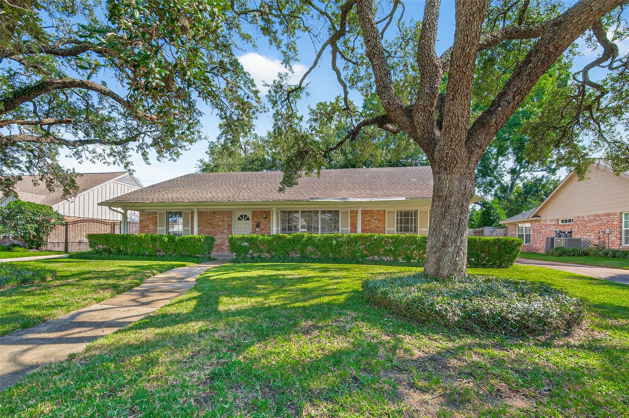 7811 Meadow Lake Lane