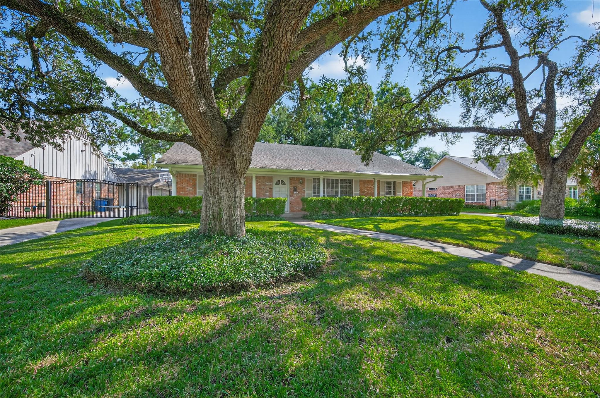 7811 Meadow Lake Lane