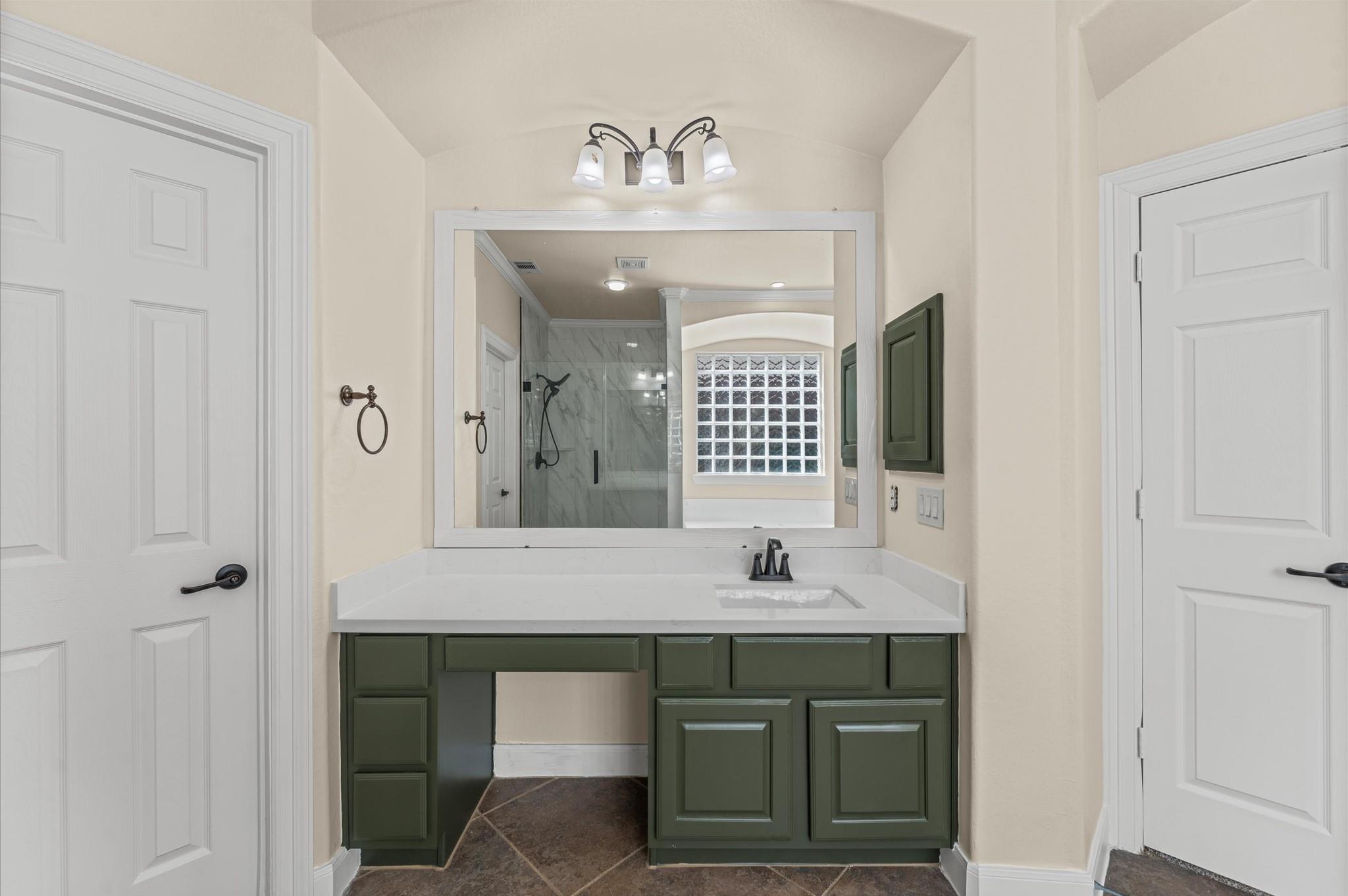 7 N Beech Springs Circle