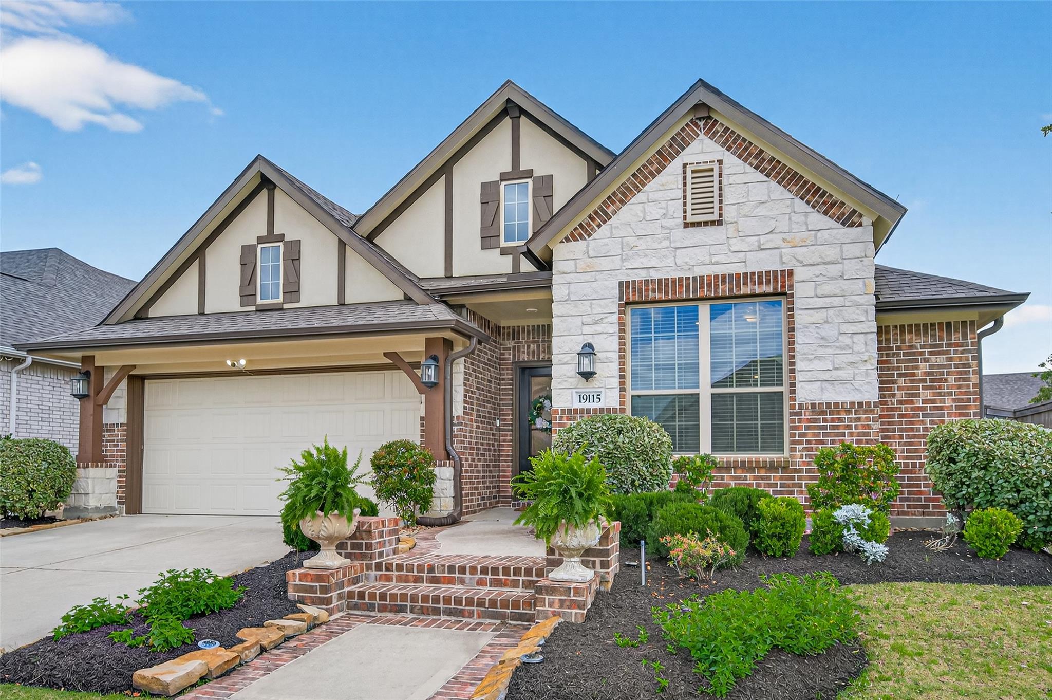 19115 Falkenstein Castle Way
