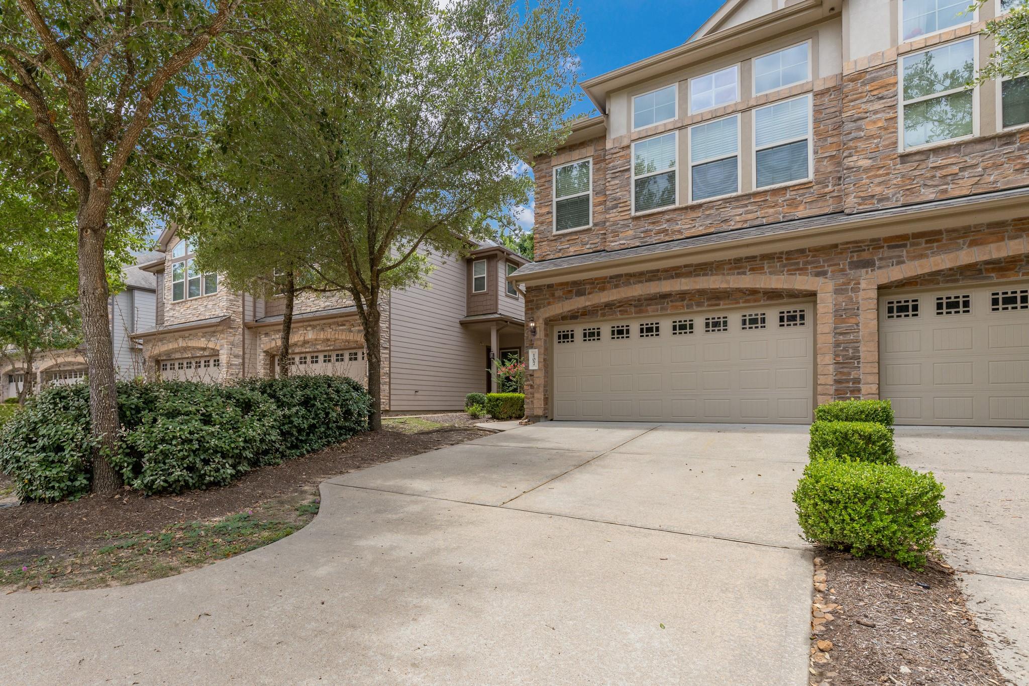 107 Aventura Place