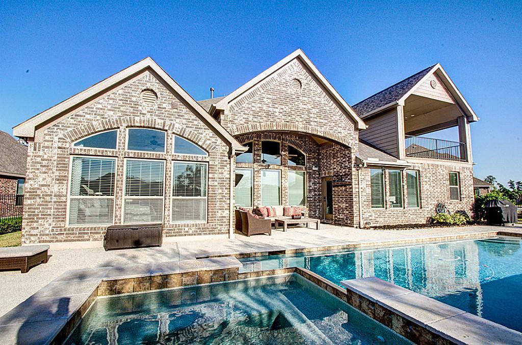 10 Cayuga Pond Court