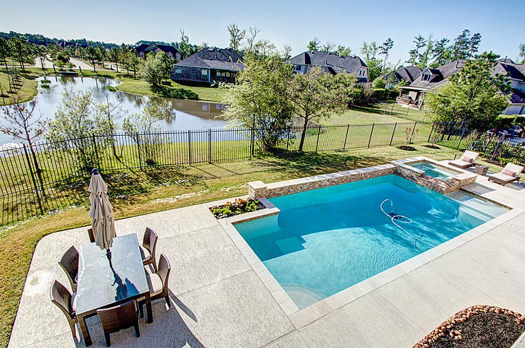 10 Cayuga Pond Court
