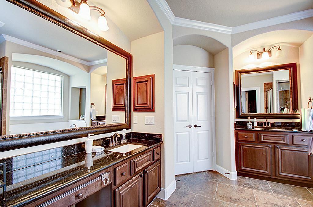 10 Cayuga Pond Court