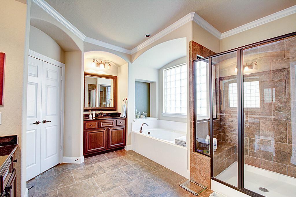 10 Cayuga Pond Court