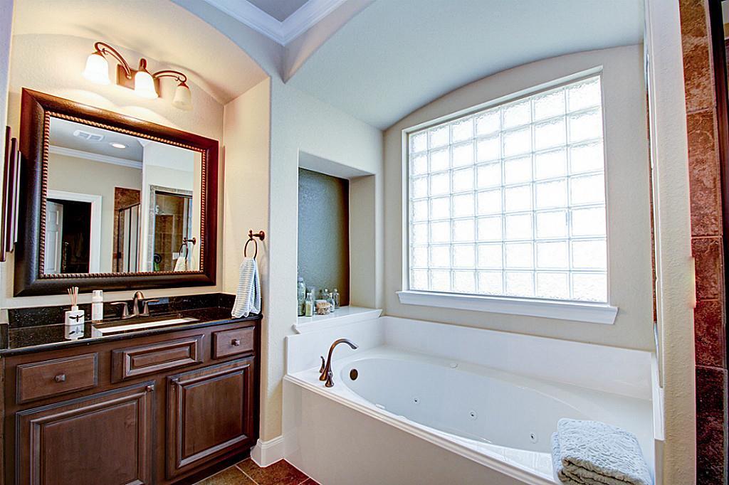 10 Cayuga Pond Court