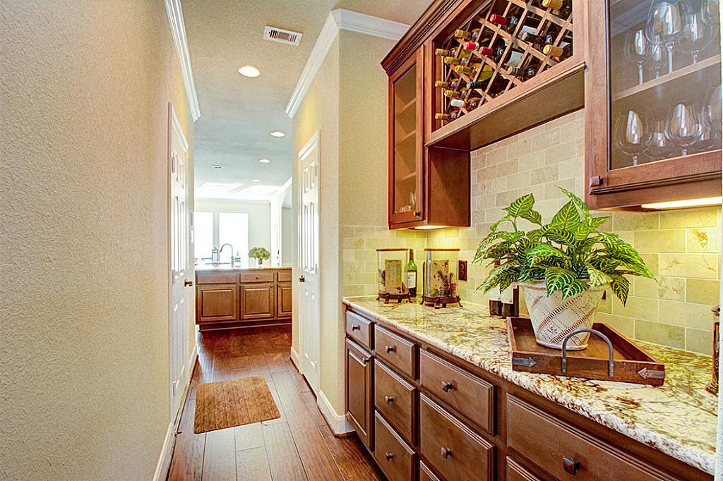 10 Cayuga Pond Court
