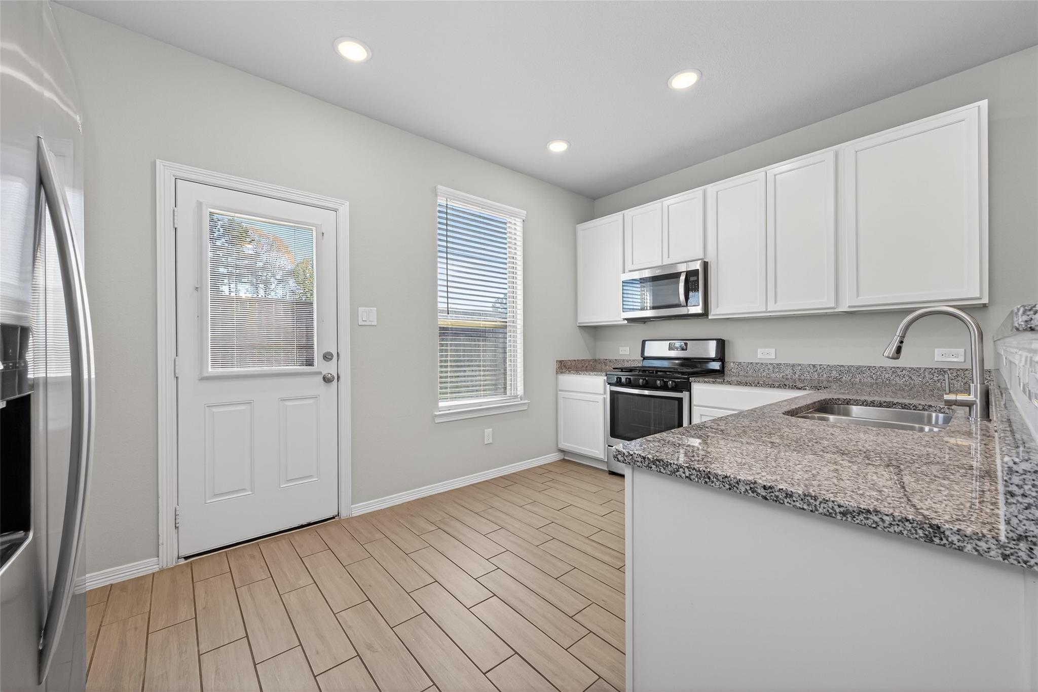 25527 Valverdant Court