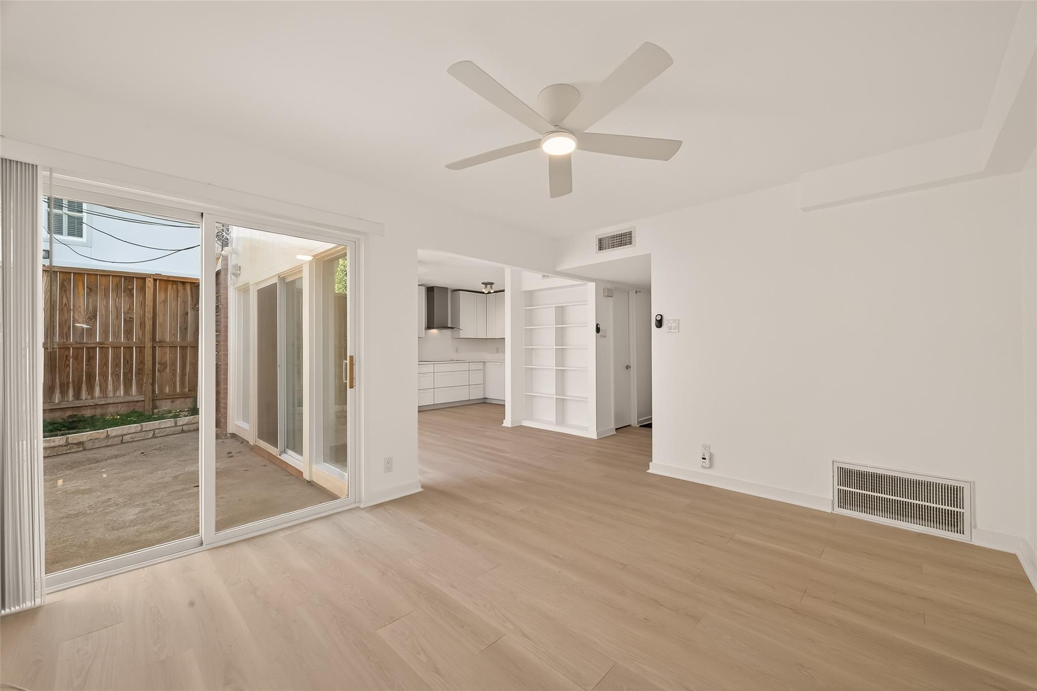 5115 Del Monte Drive # 4