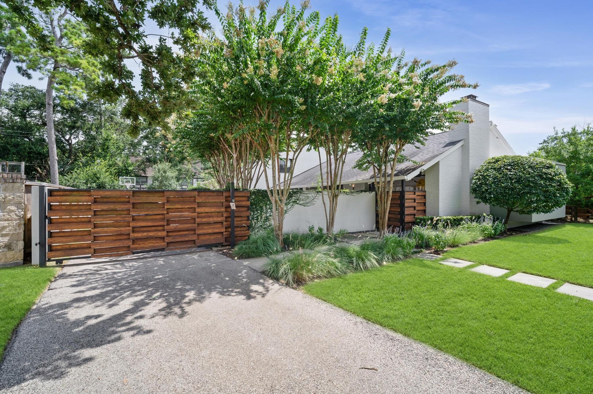 10 Inwood Oaks Drive