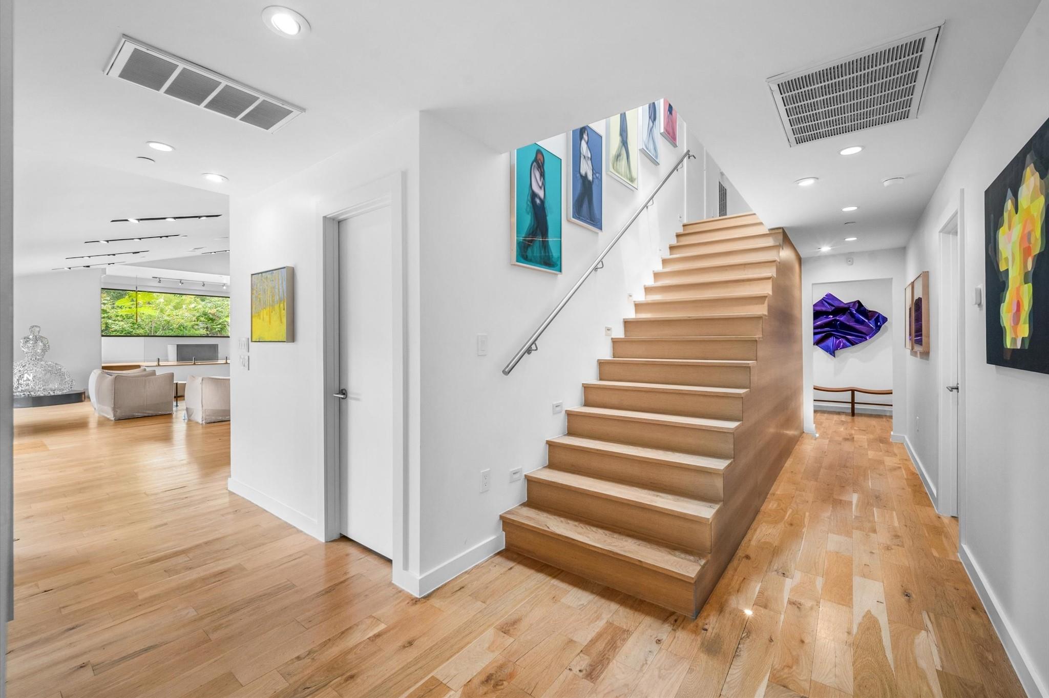 10 Inwood Oaks Drive