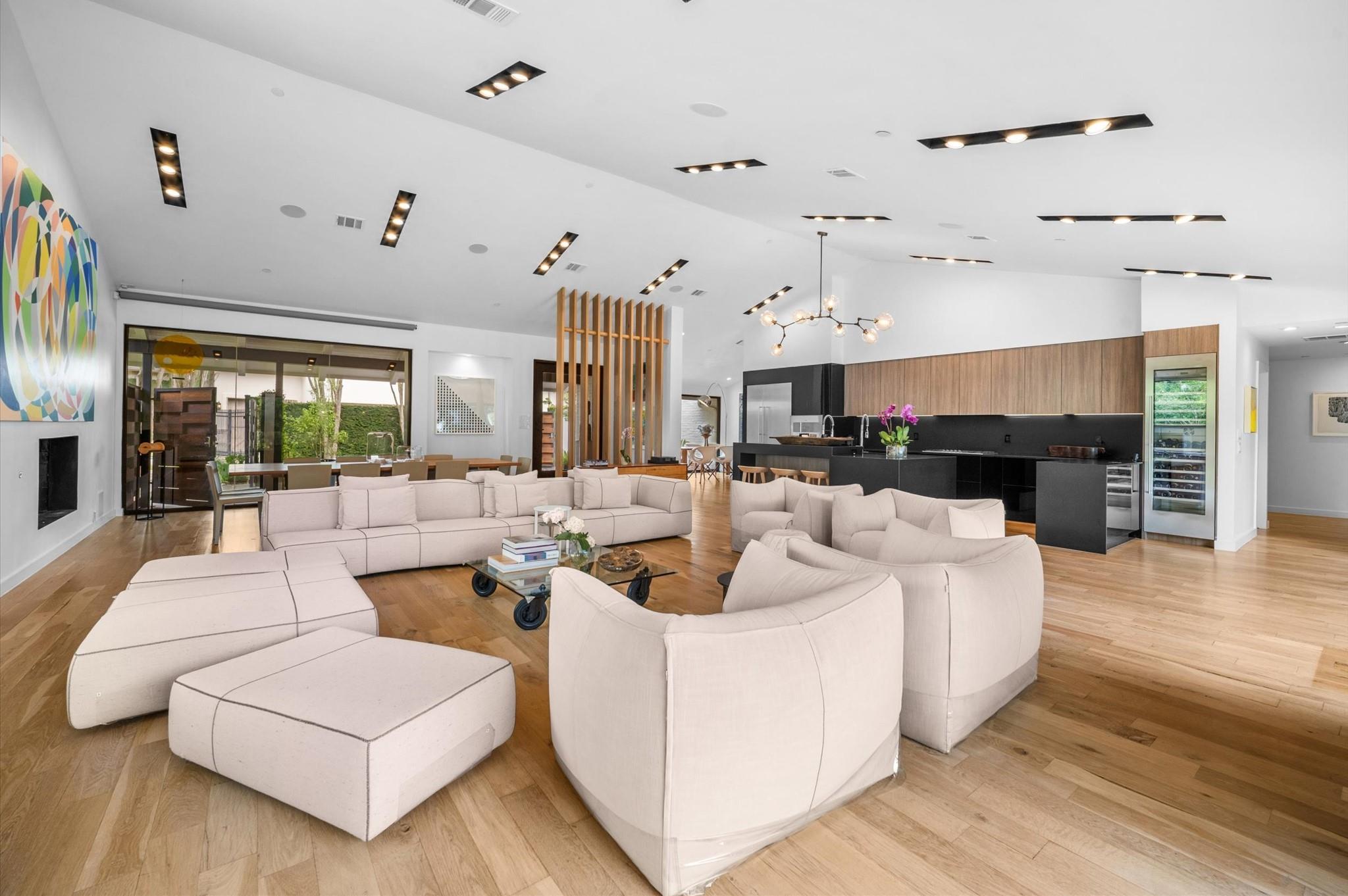 10 Inwood Oaks Drive