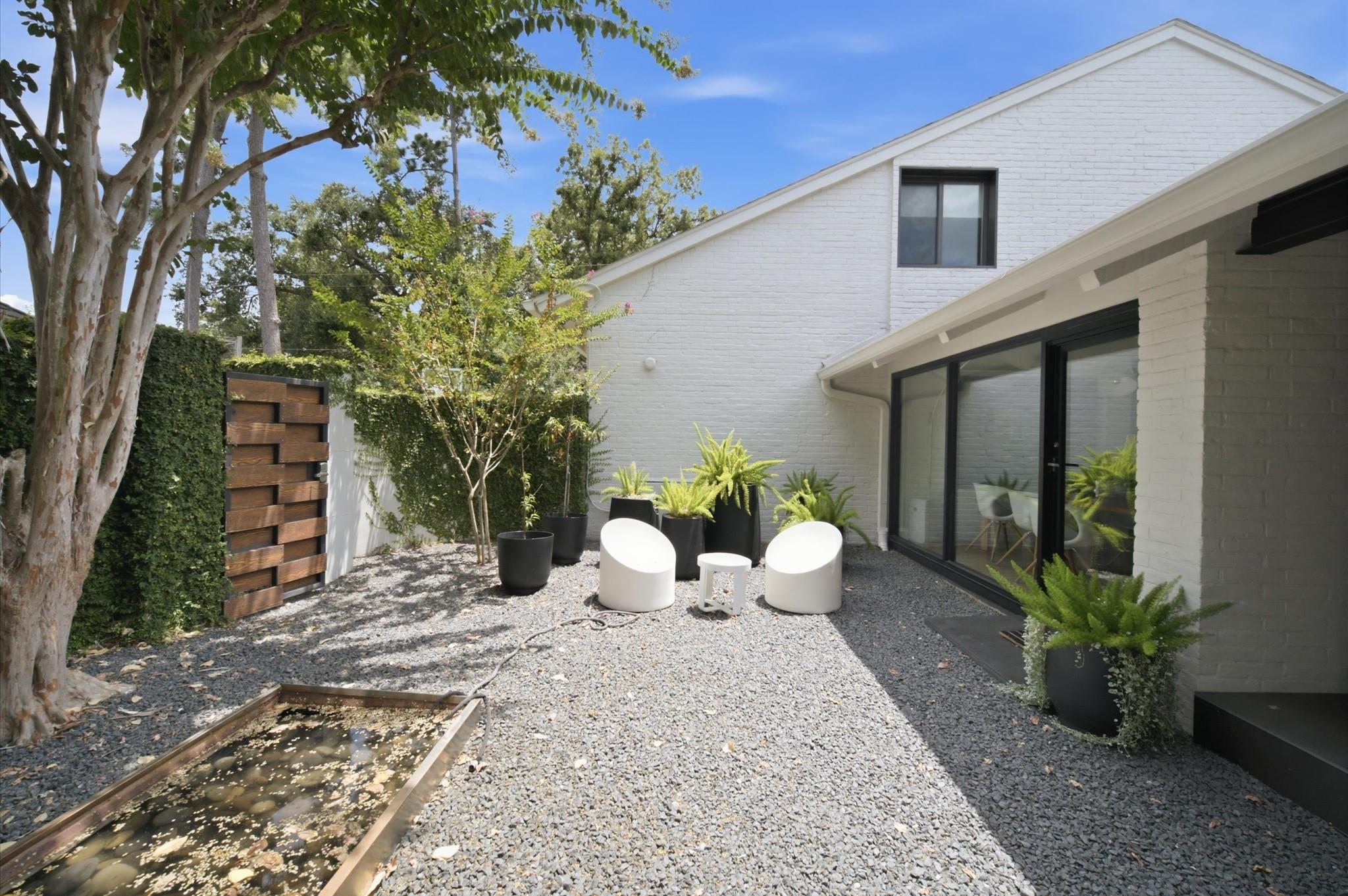 10 Inwood Oaks Drive