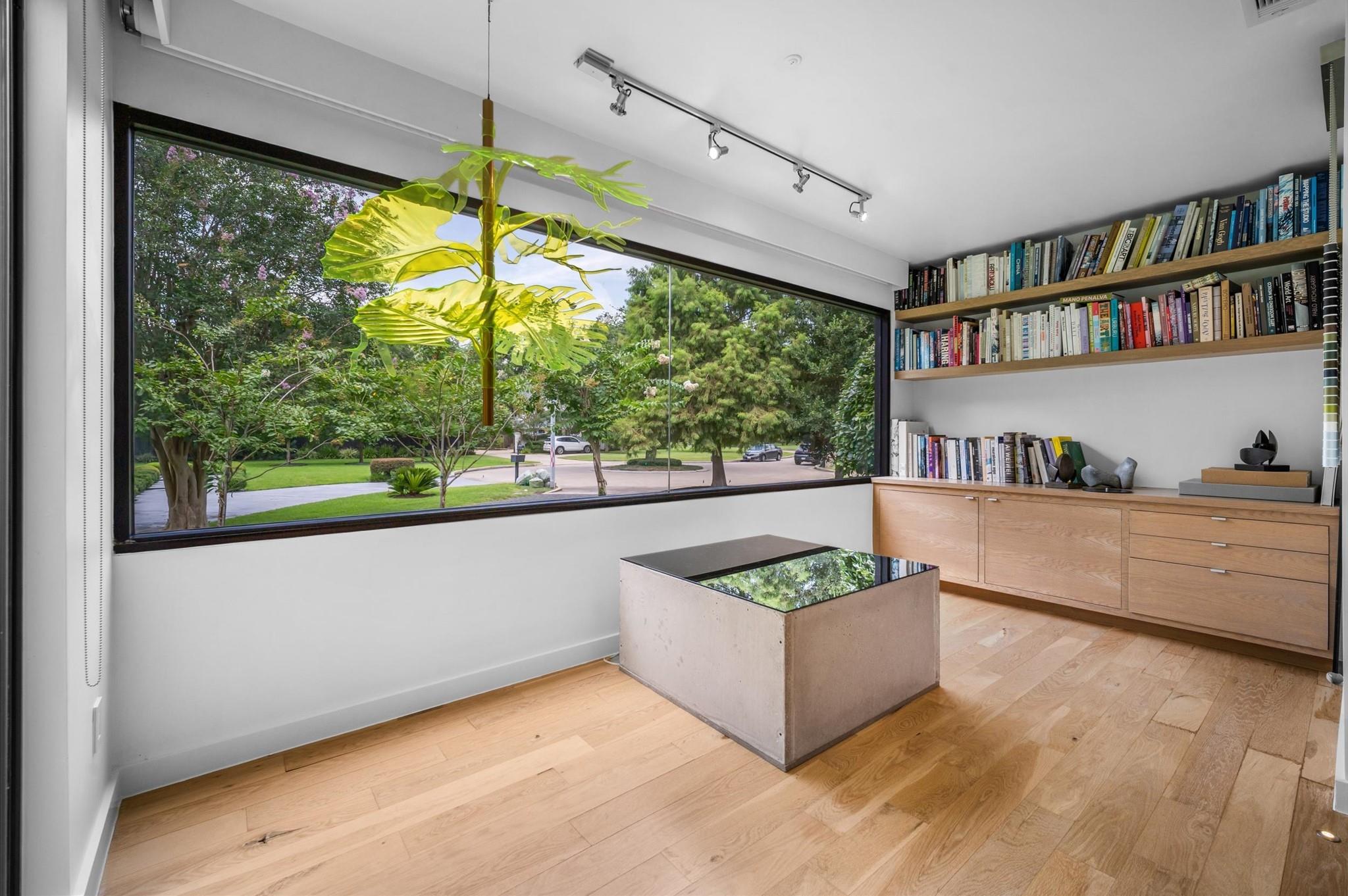 10 Inwood Oaks Drive
