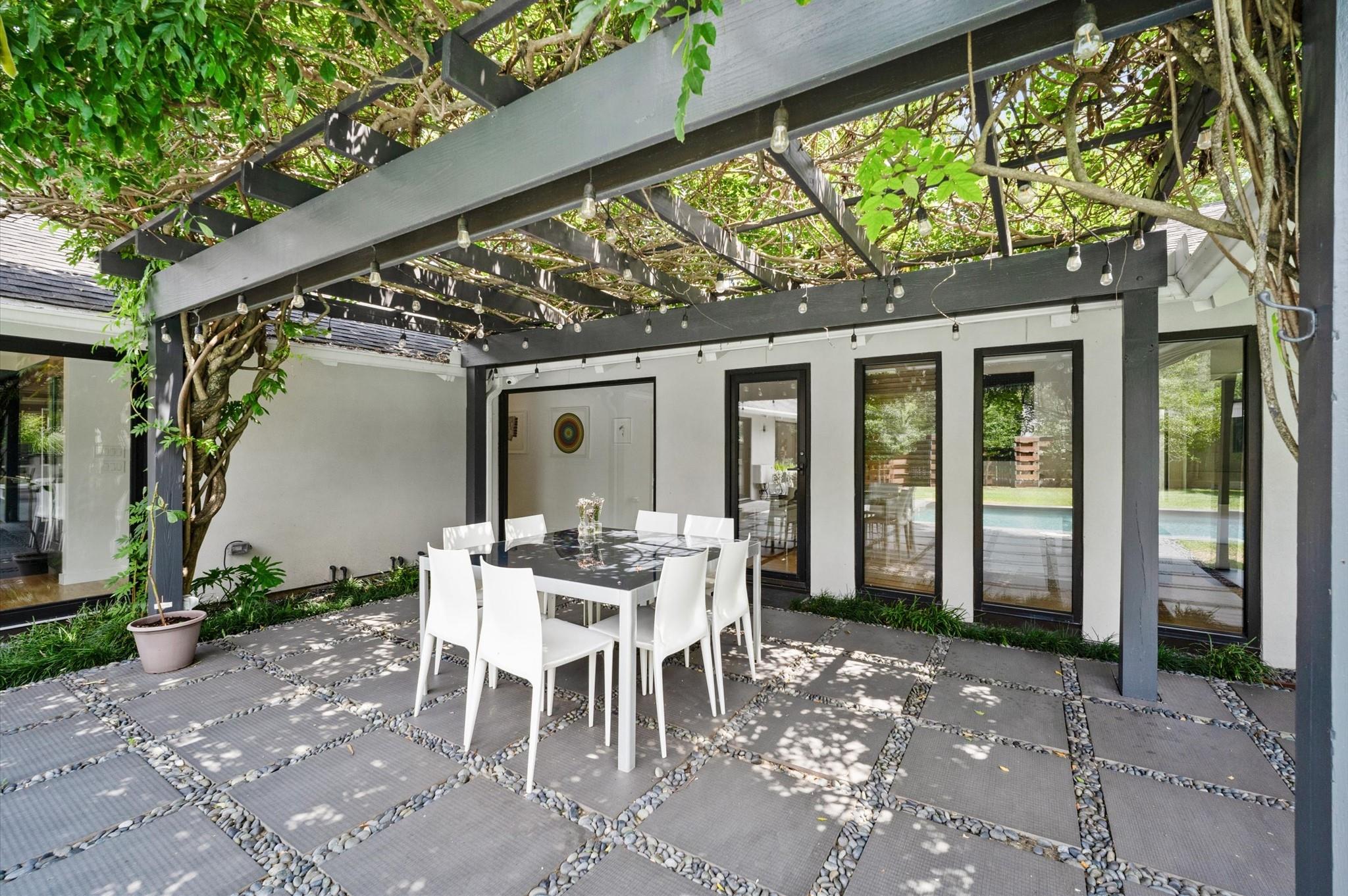 10 Inwood Oaks Drive