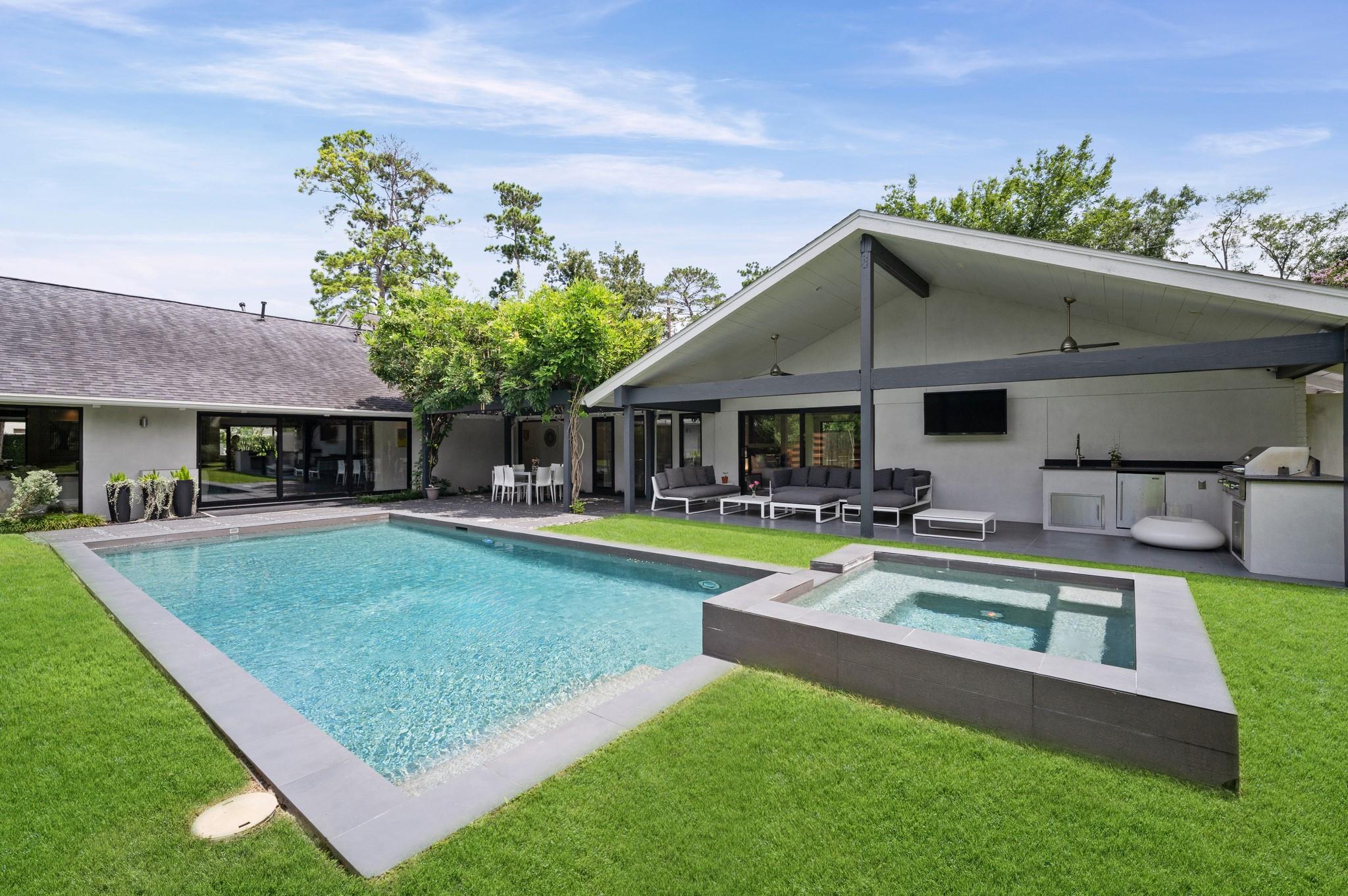 10 Inwood Oaks Drive