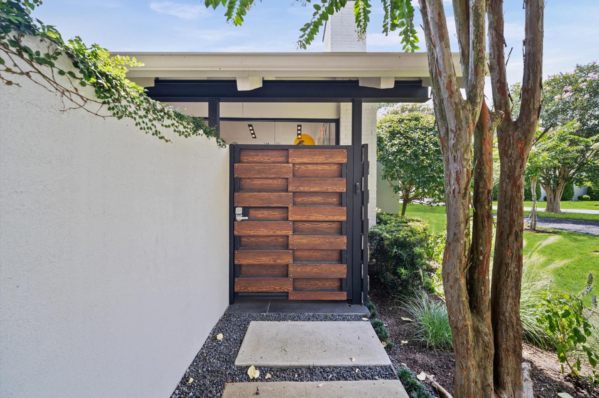 10 Inwood Oaks Drive