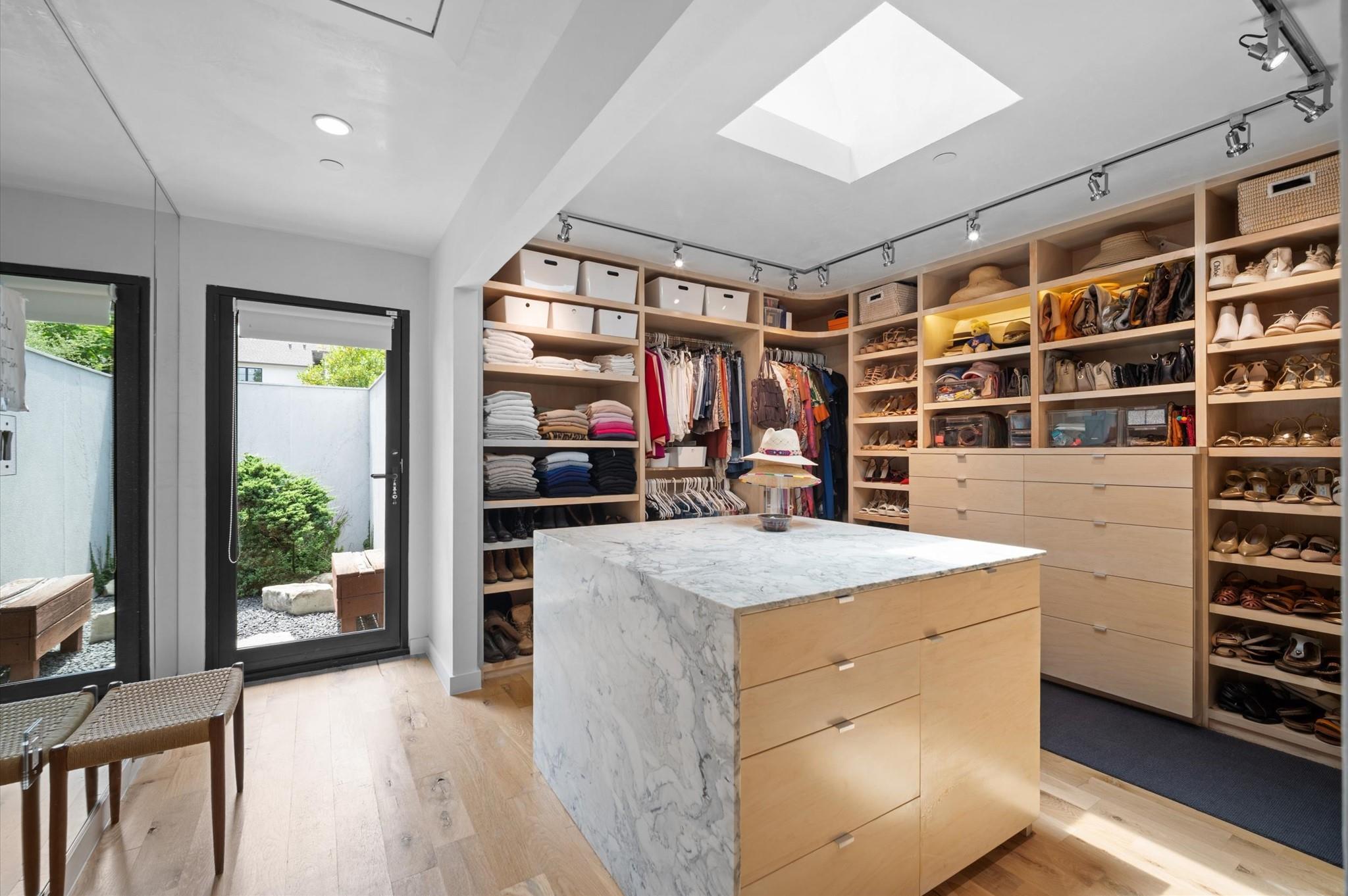 10 Inwood Oaks Drive