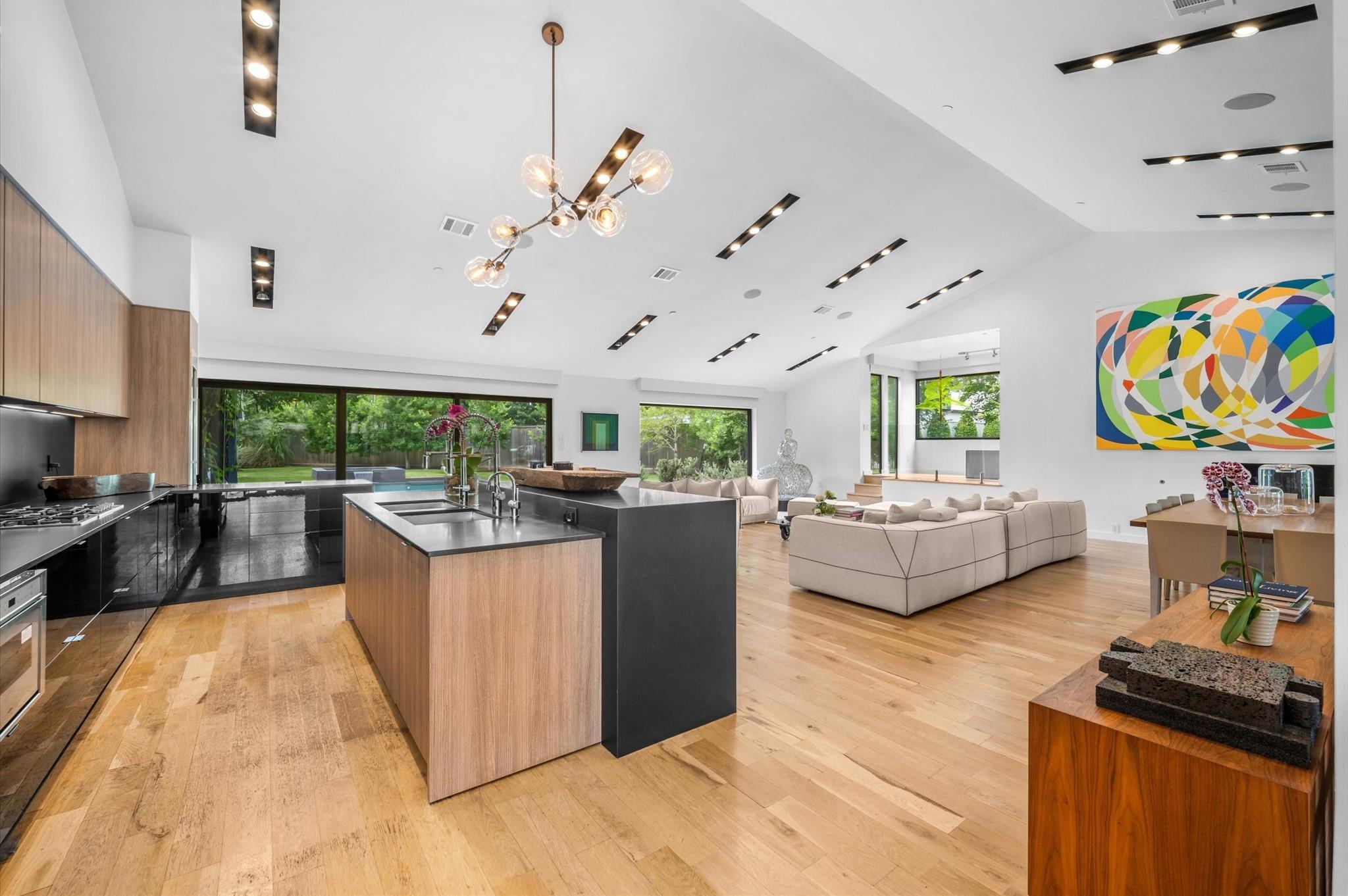 10 Inwood Oaks Drive