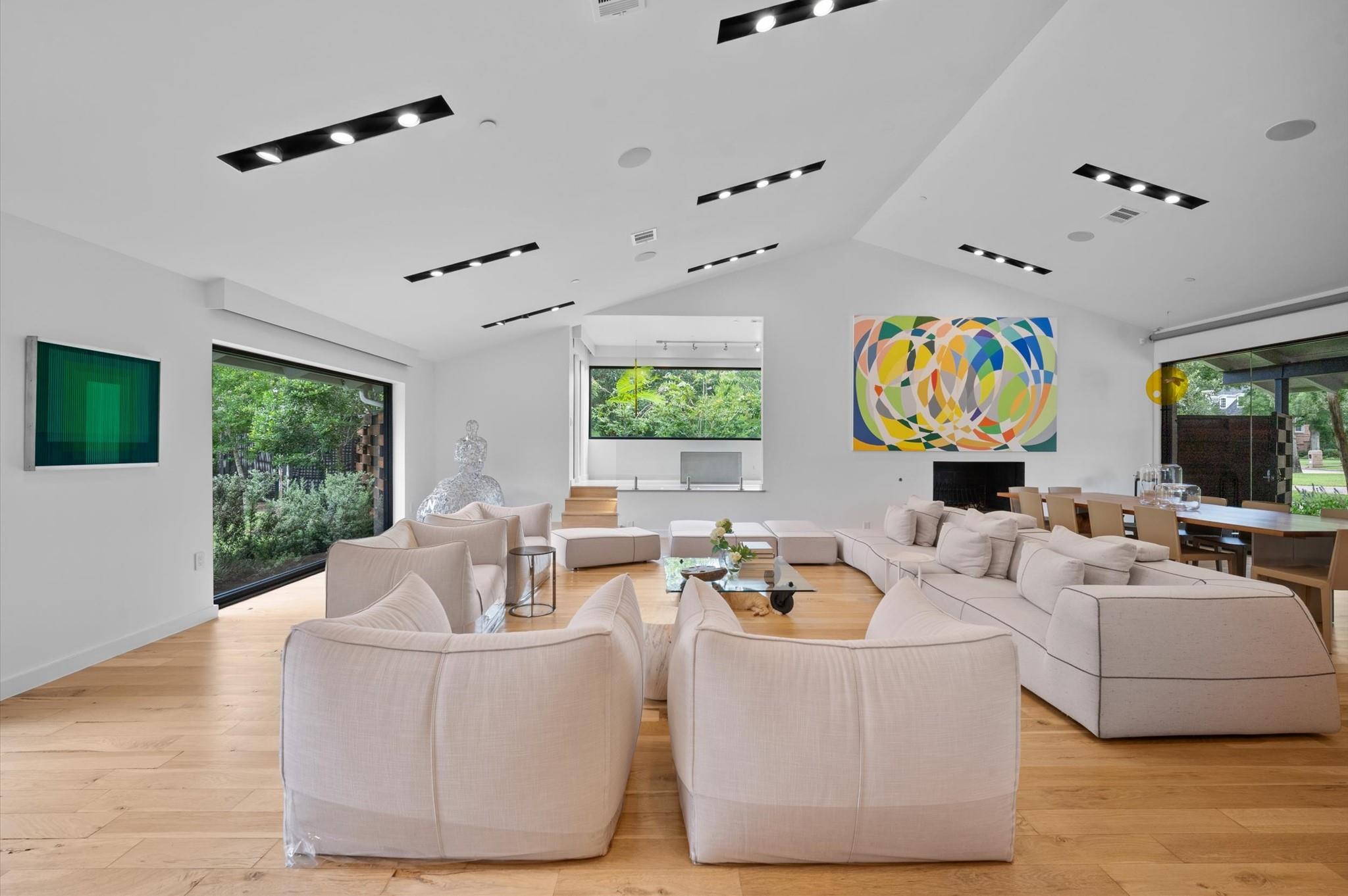 10 Inwood Oaks Drive