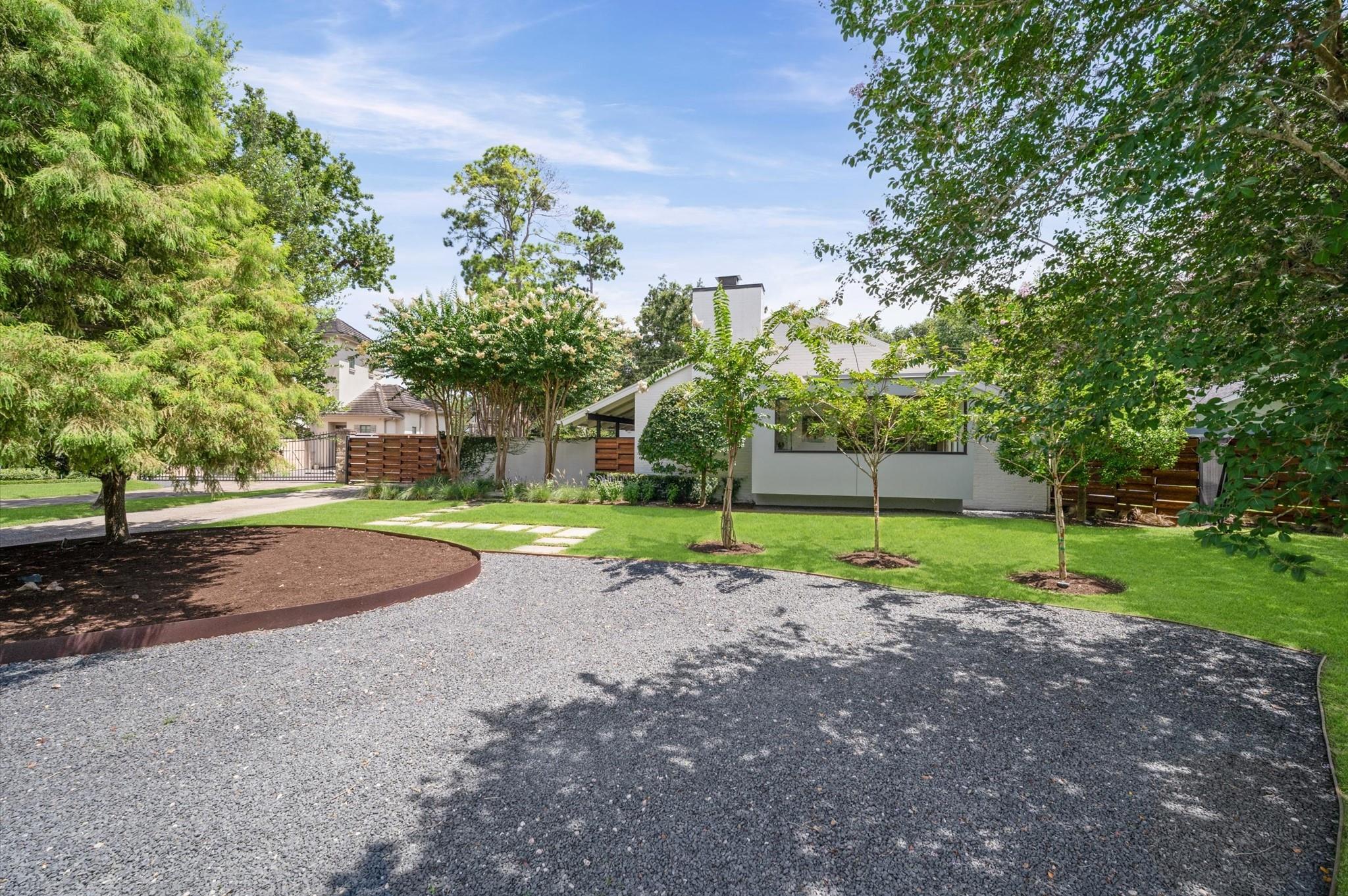 10 Inwood Oaks Drive