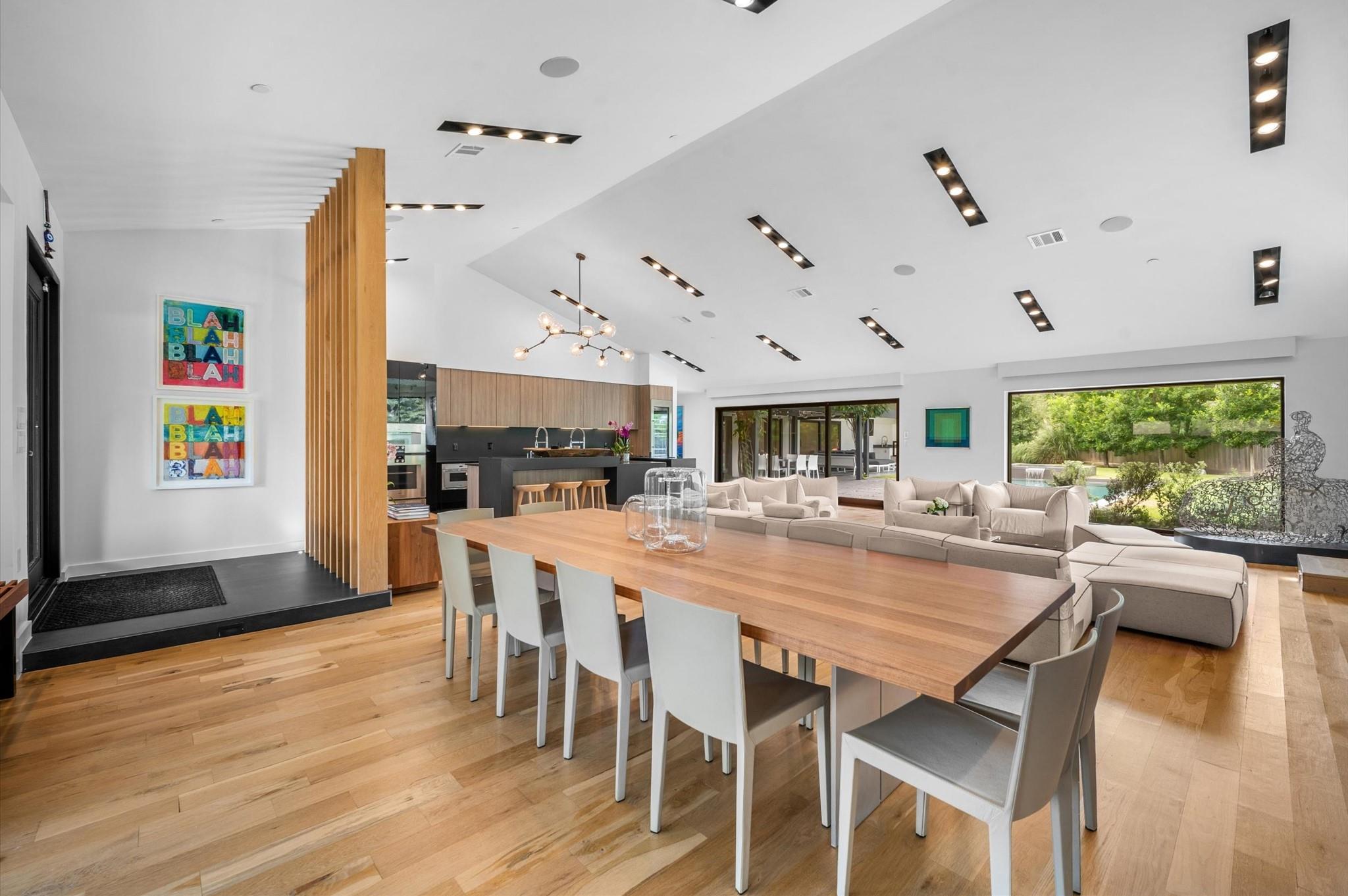 10 Inwood Oaks Drive