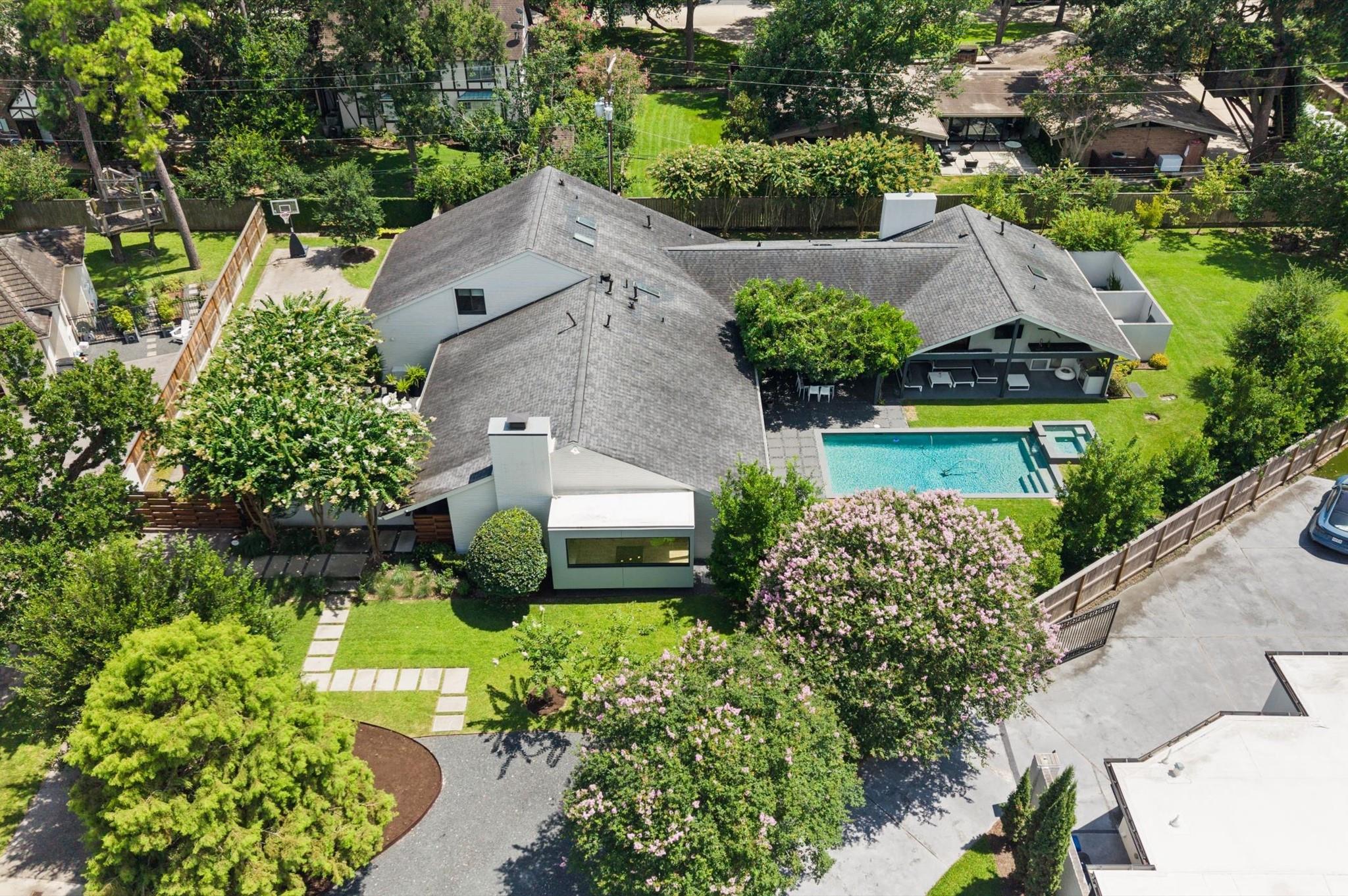 10 Inwood Oaks Drive