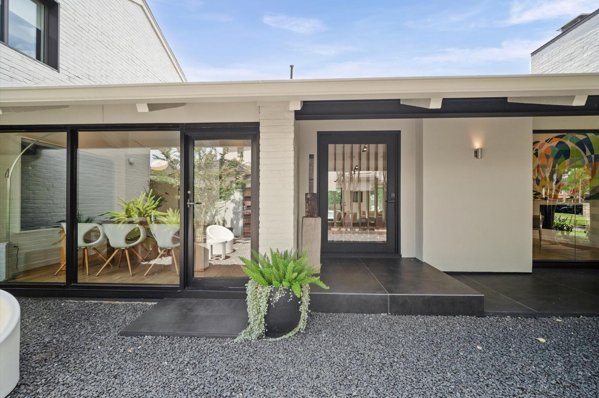 10 Inwood Oaks Drive