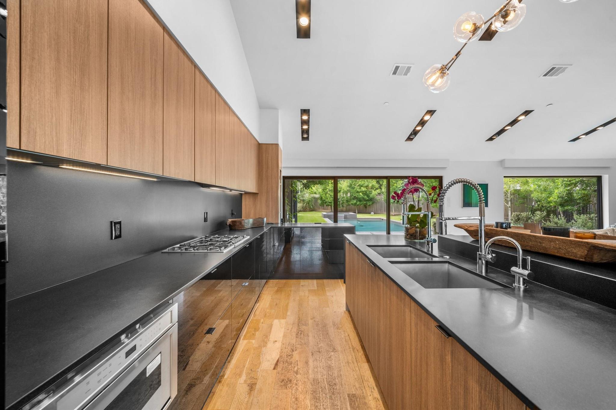 10 Inwood Oaks Drive