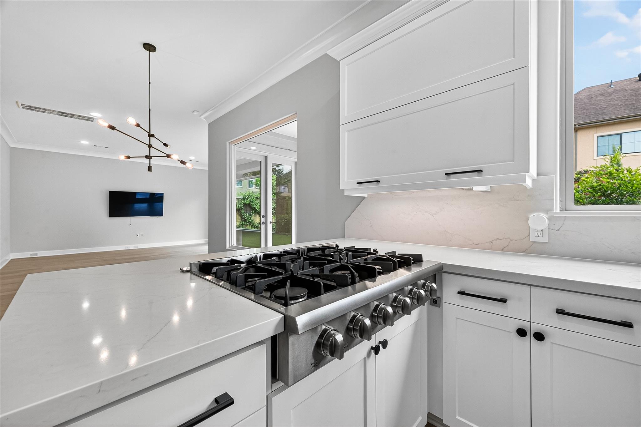 2731 Stuart Manor