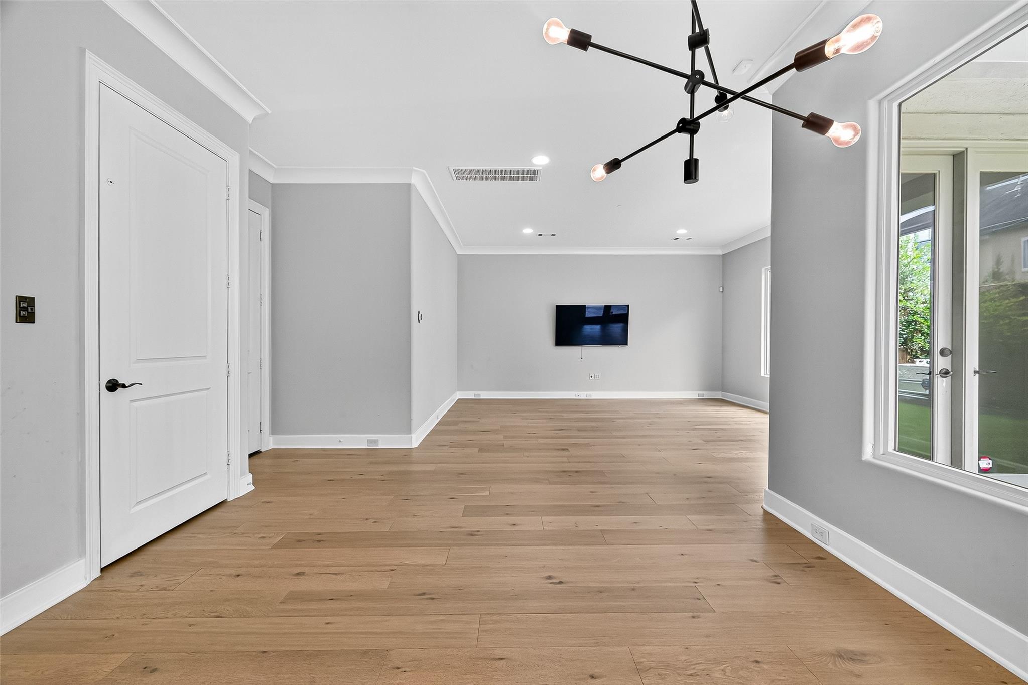 2731 Stuart Manor