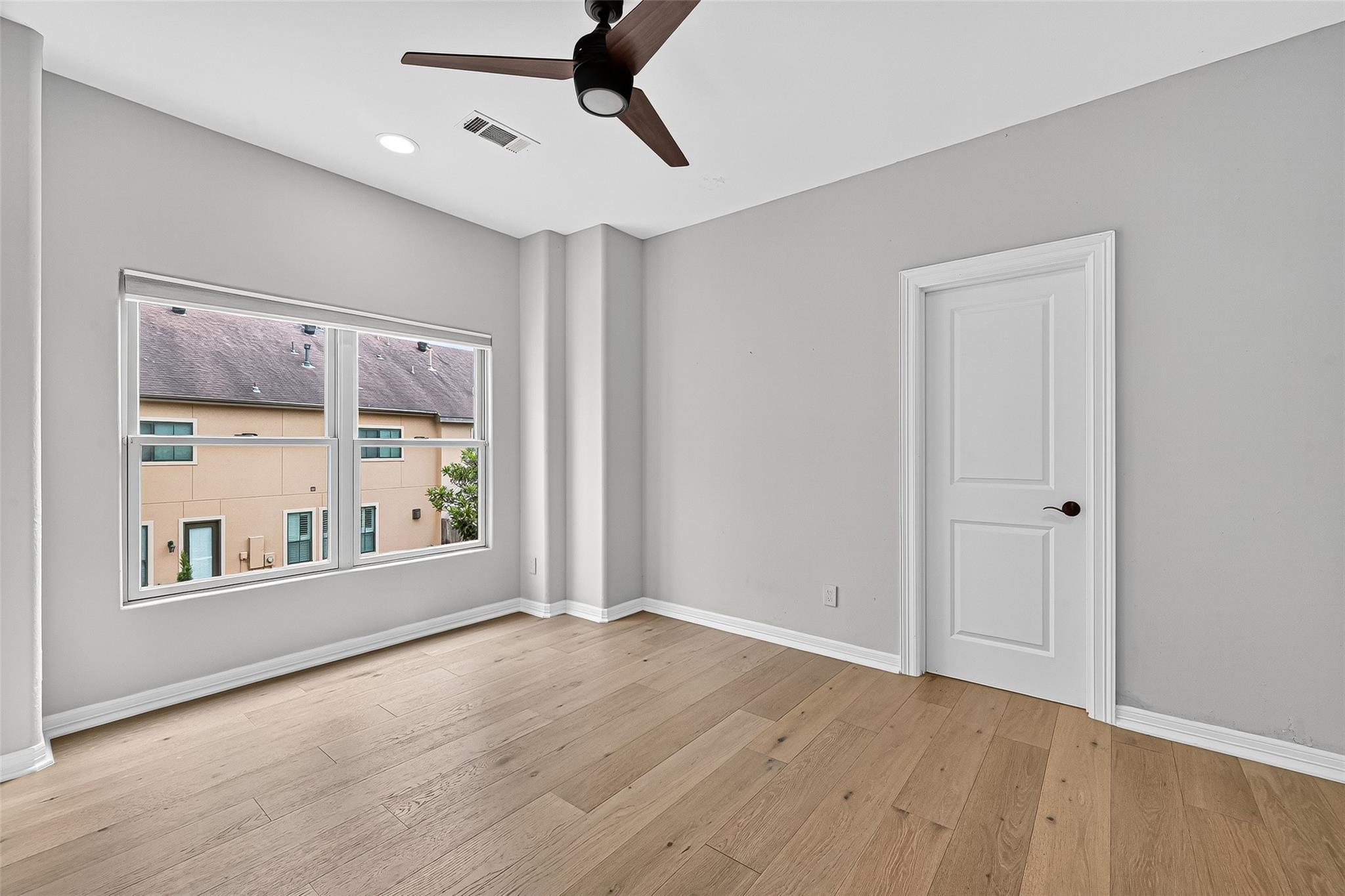 2731 Stuart Manor