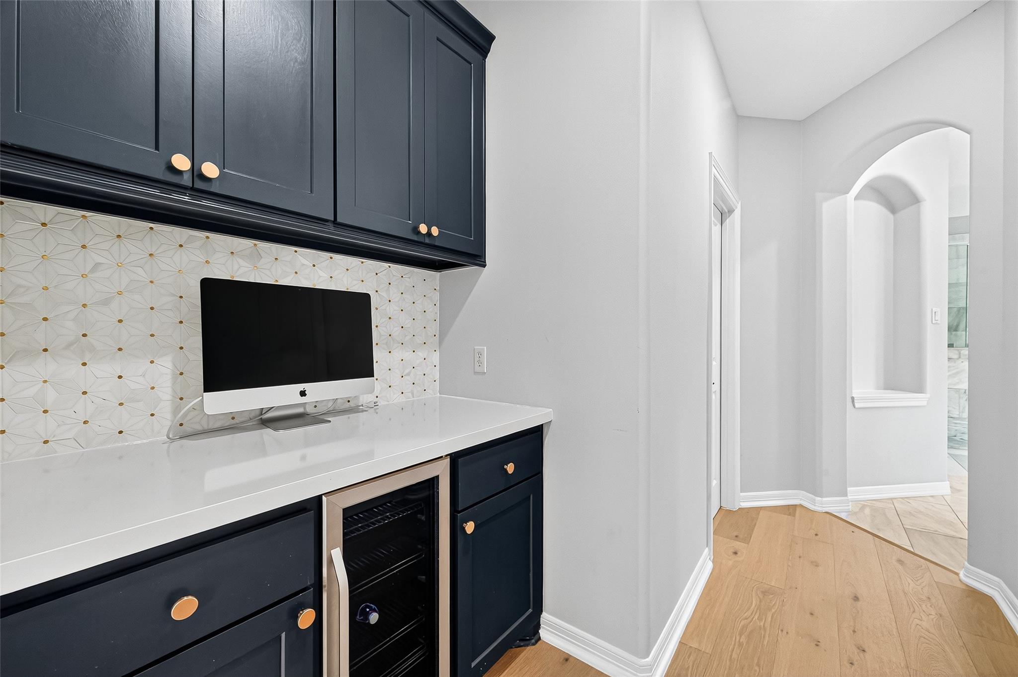 2731 Stuart Manor