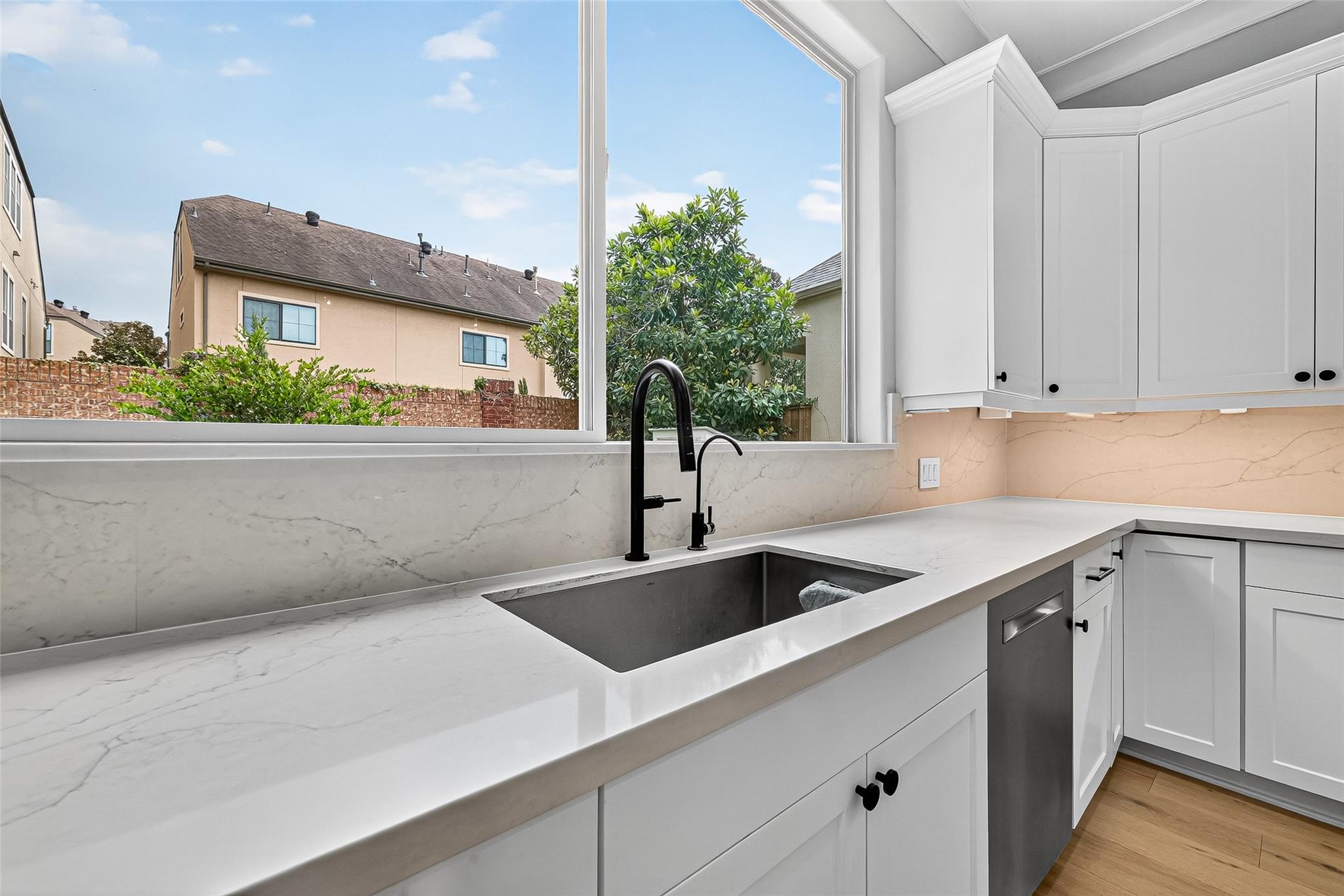 2731 Stuart Manor