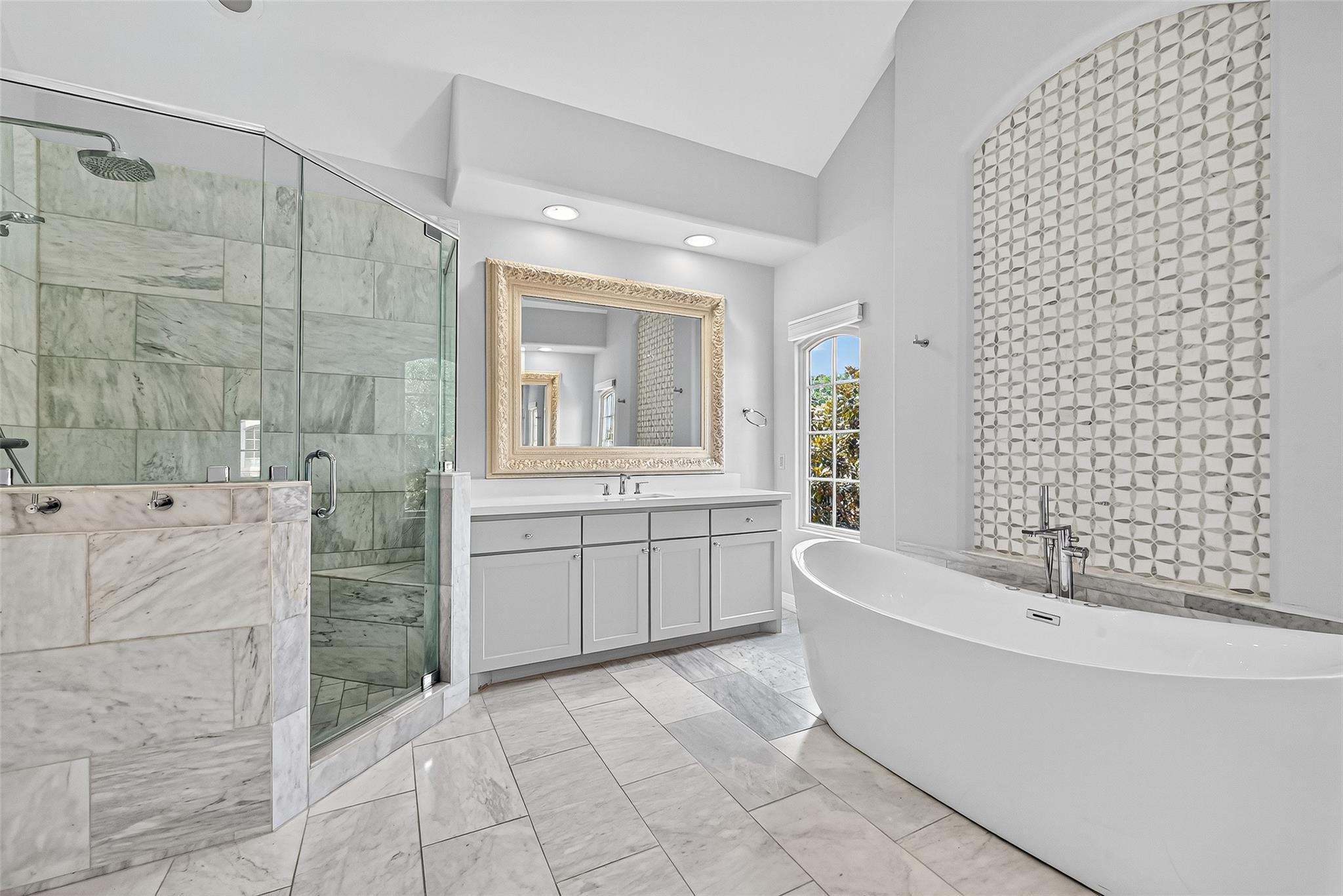 2731 Stuart Manor