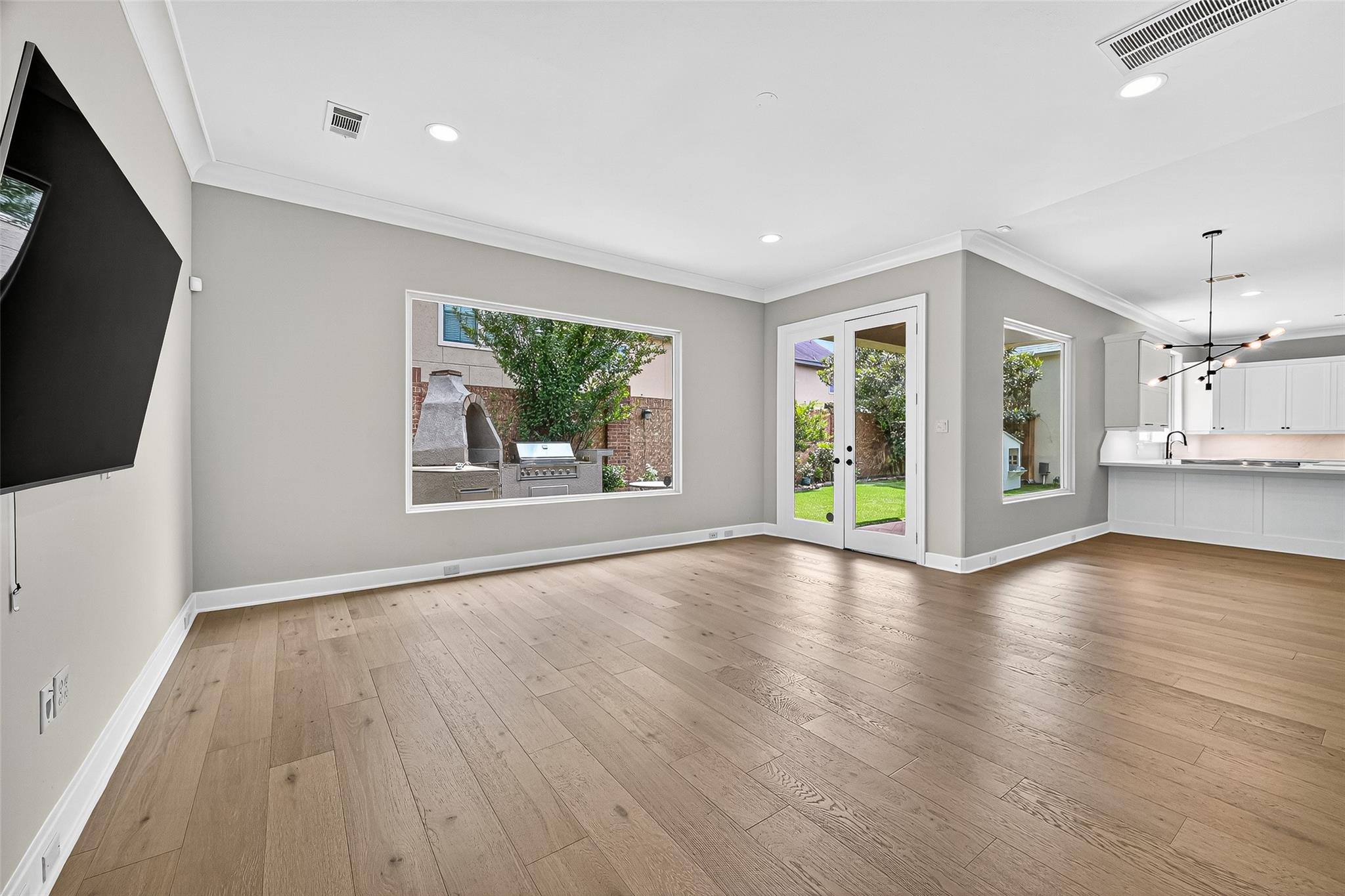 2731 Stuart Manor