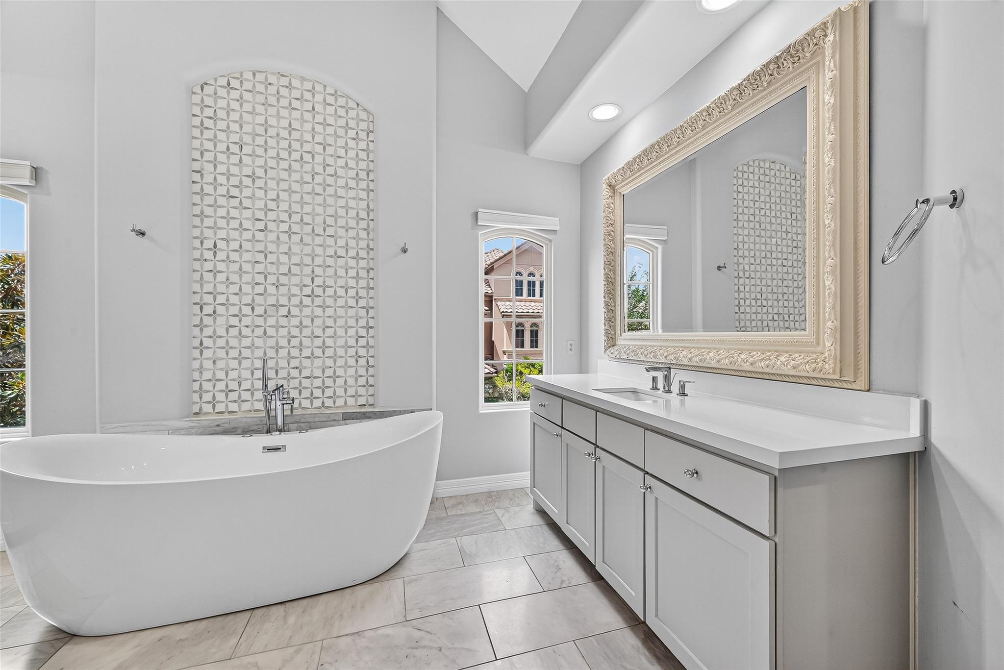 2731 Stuart Manor