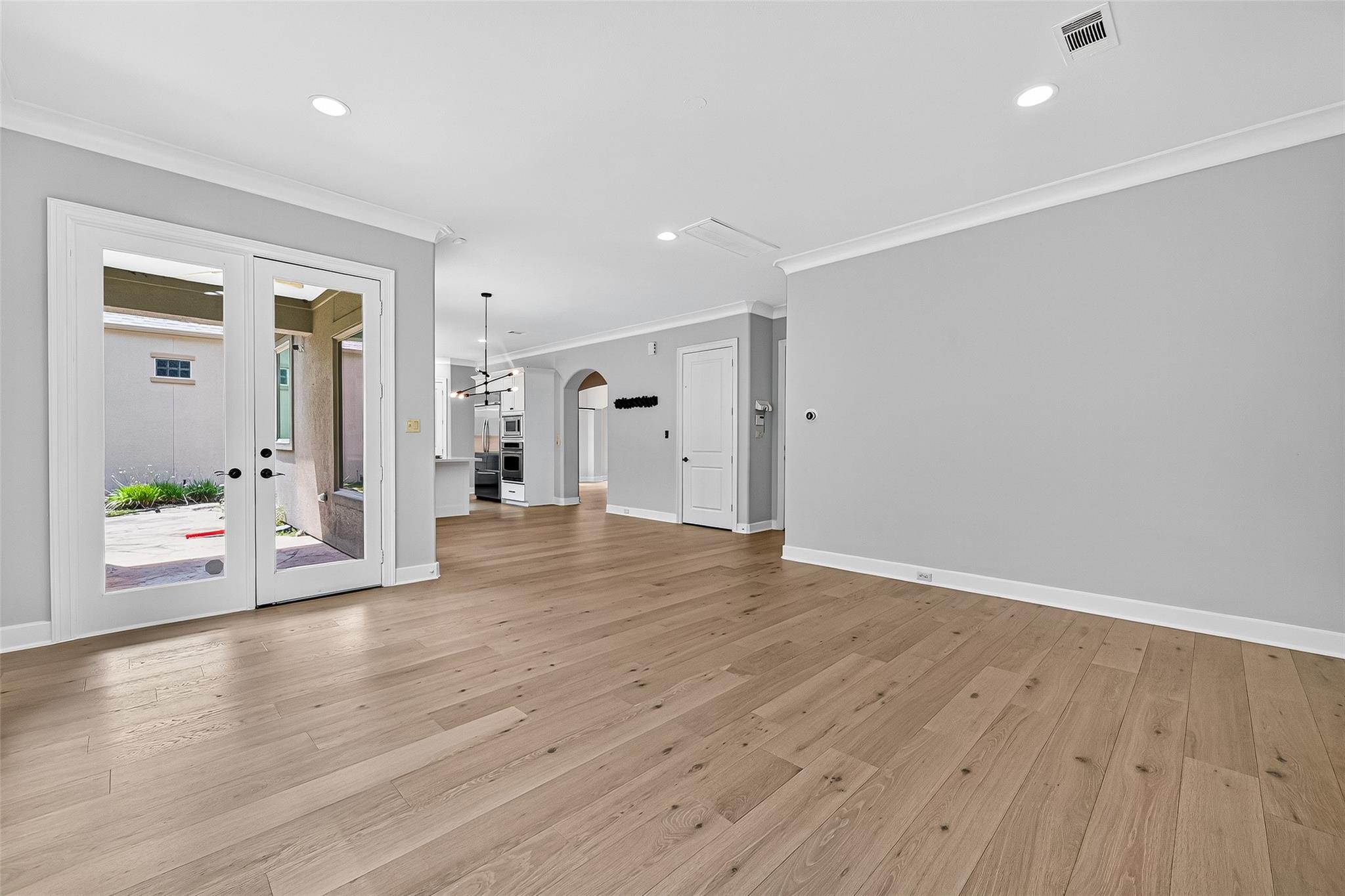 2731 Stuart Manor