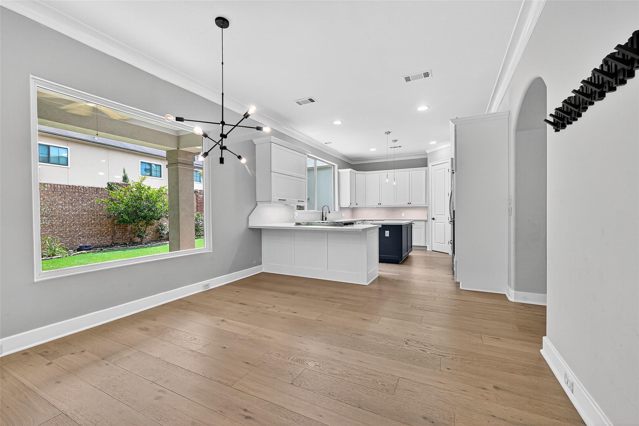 2731 Stuart Manor